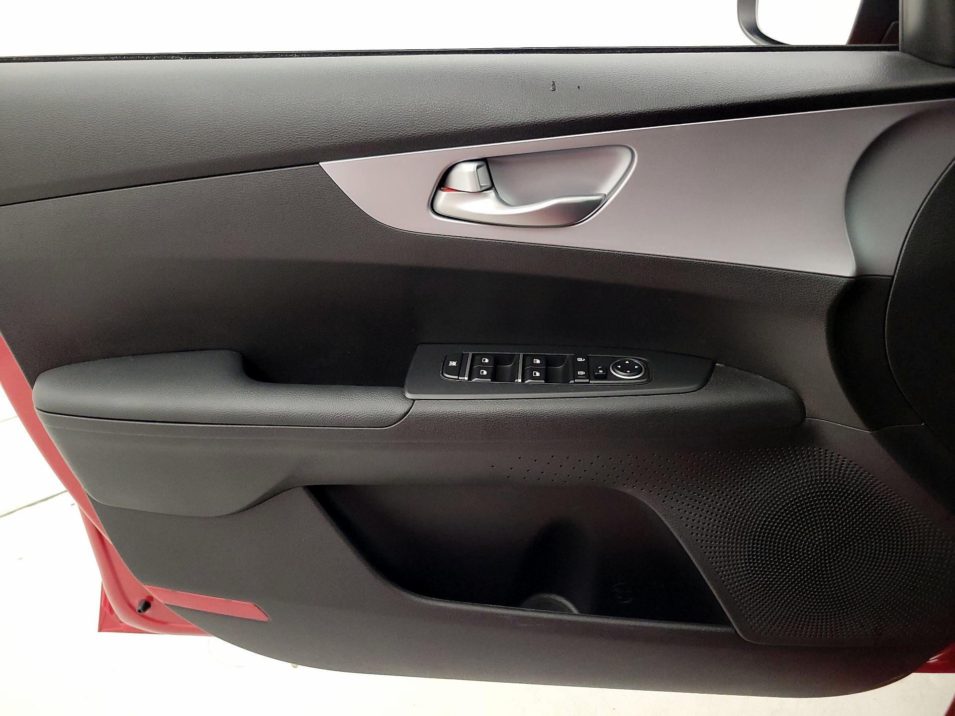 Thumbnail: 2023 Kia Forte - 12