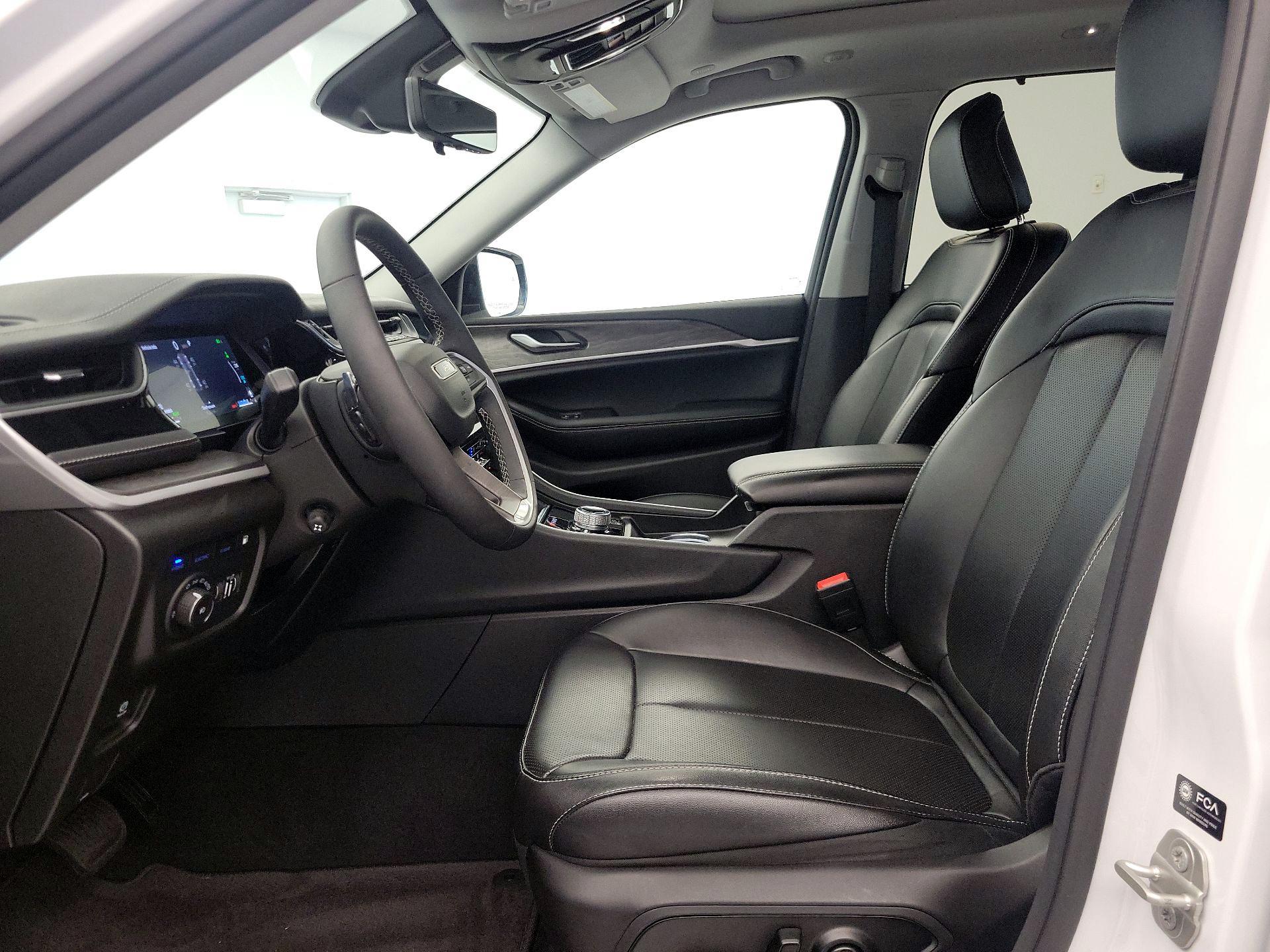 Thumbnail: 2023 Jeep Grand Cherokee - 11