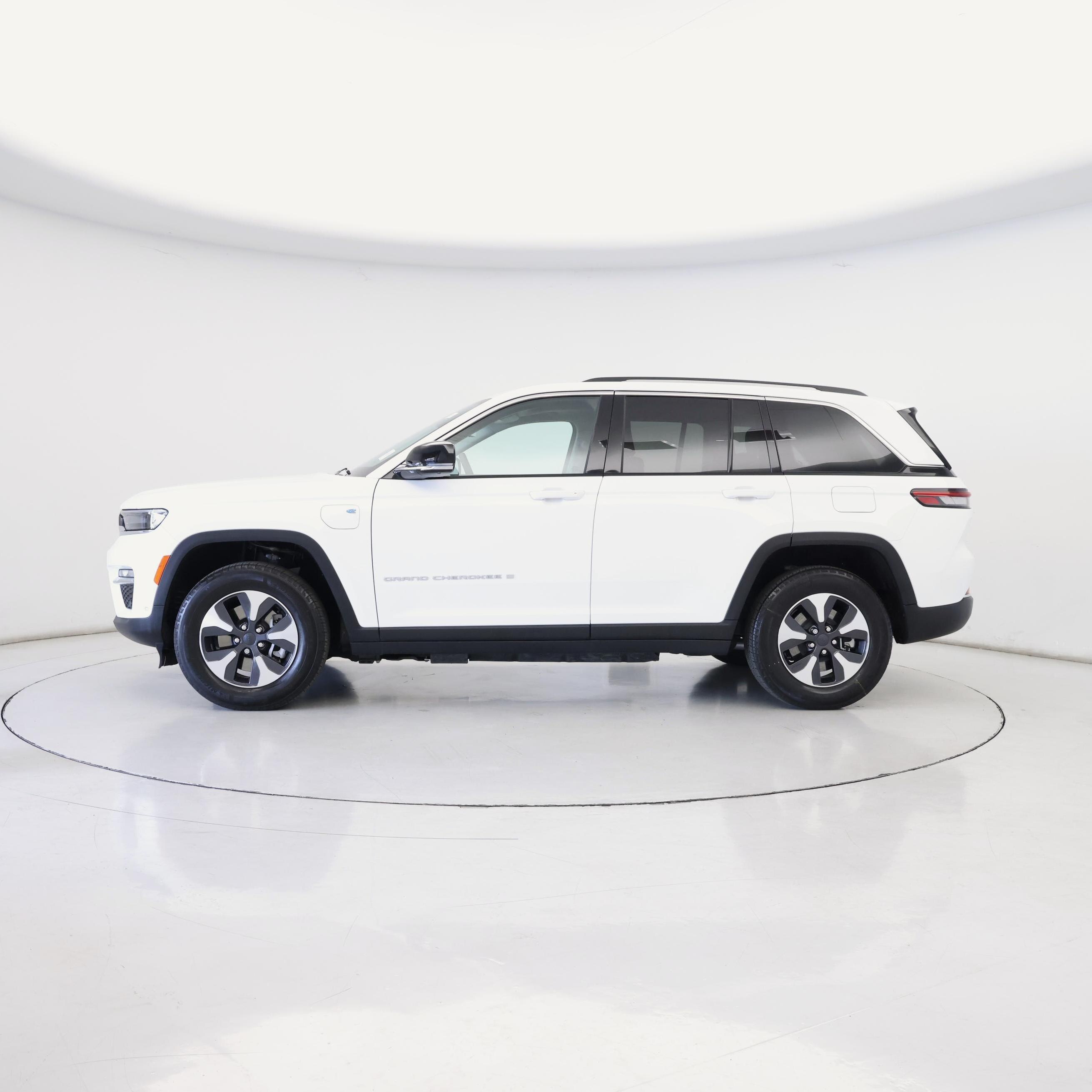 Thumbnail: 2023 Jeep Grand Cherokee - 3