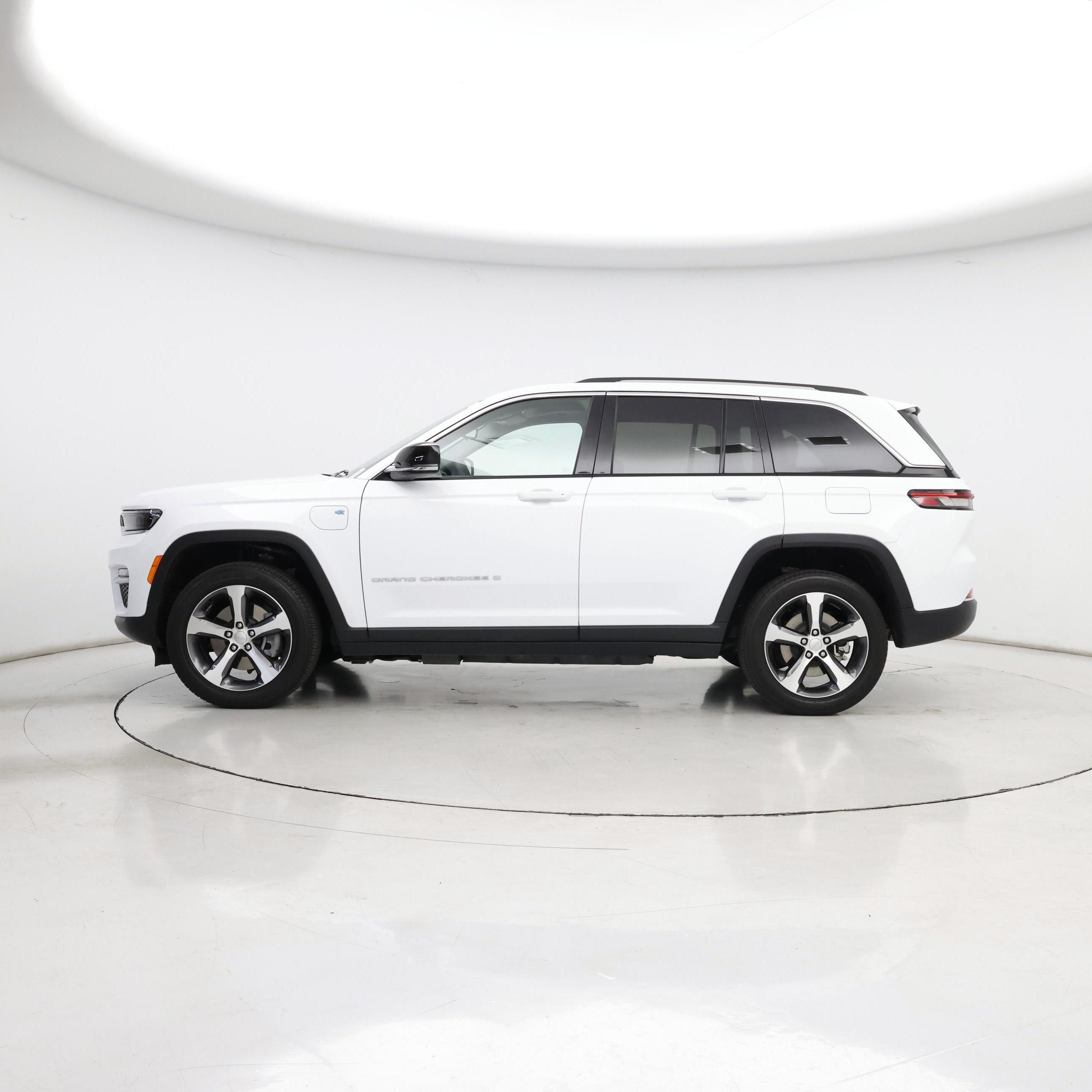 Thumbnail: 2023 Jeep Grand Cherokee - 3
