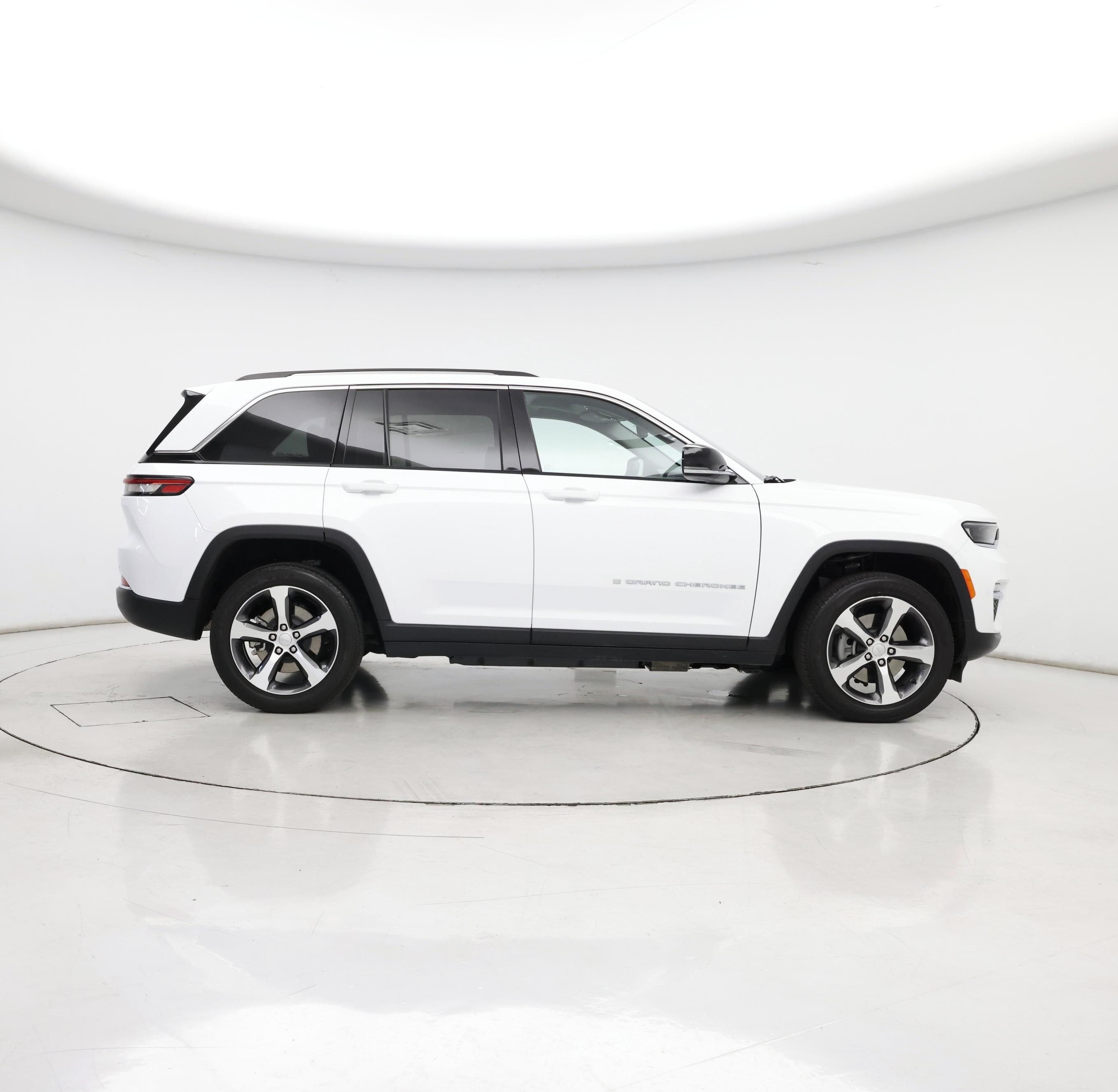 Thumbnail: 2023 Jeep Grand Cherokee - 7