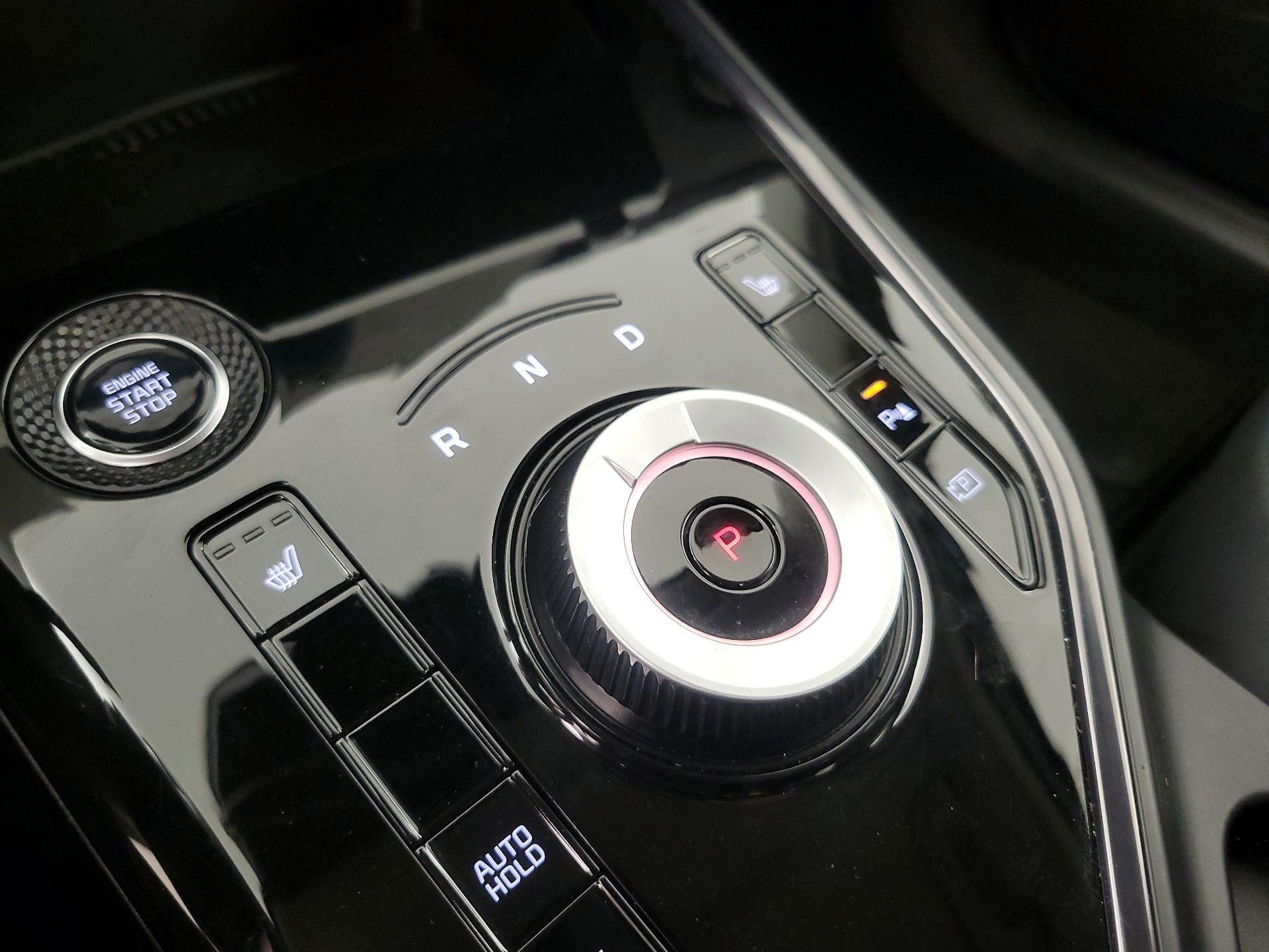 Thumbnail: 2023 Kia Niro - 18