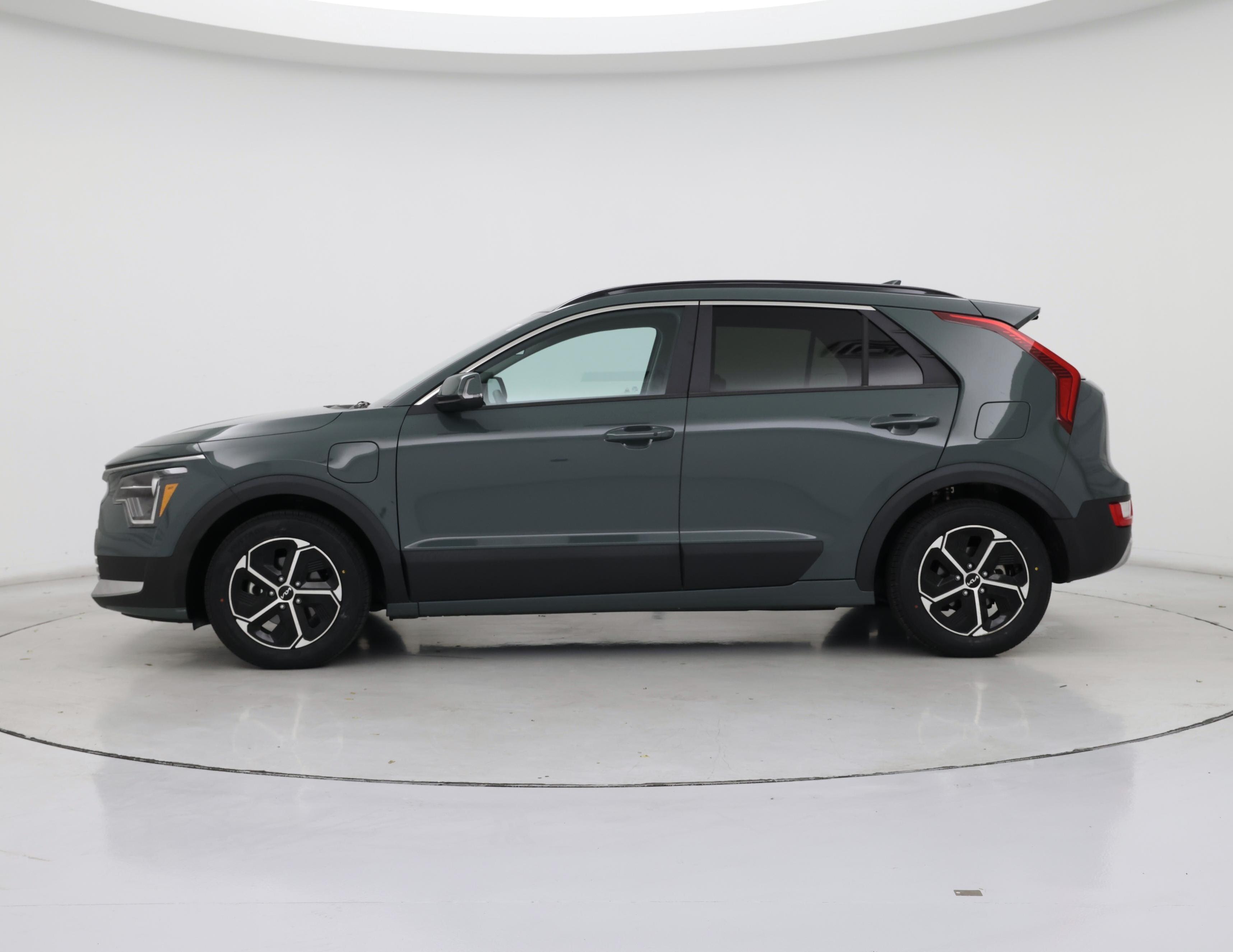 Thumbnail: 2023 Kia Niro - 3