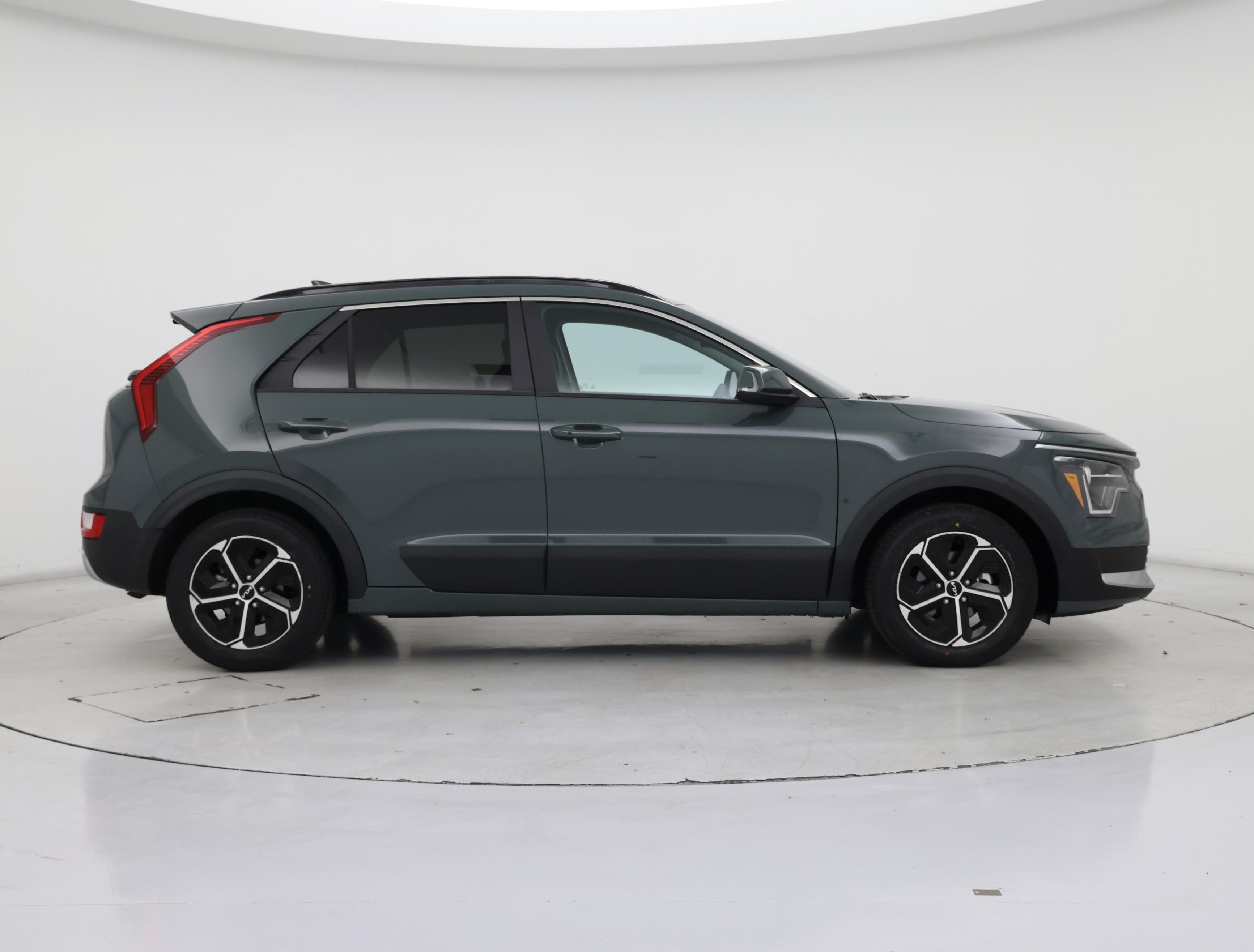 Thumbnail: 2023 Kia Niro - 7