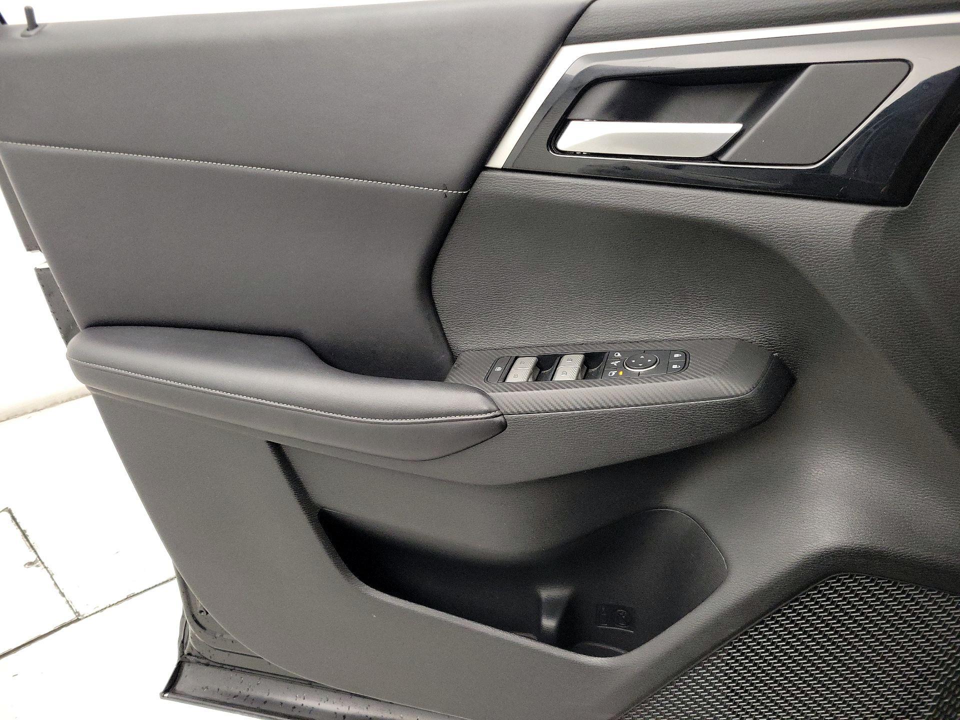 Thumbnail: 2023 Mitsubishi Outlander - 12