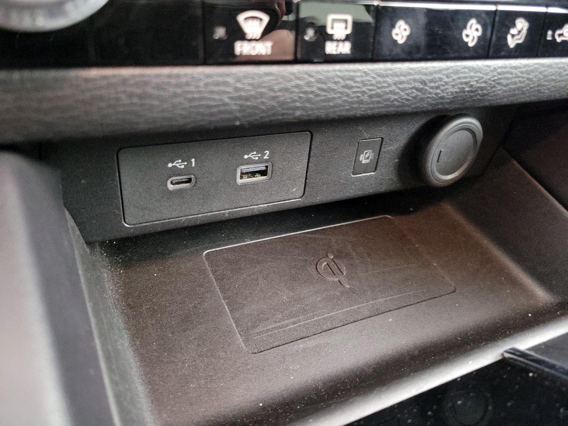 Thumbnail: 2023 Mitsubishi Outlander - 18