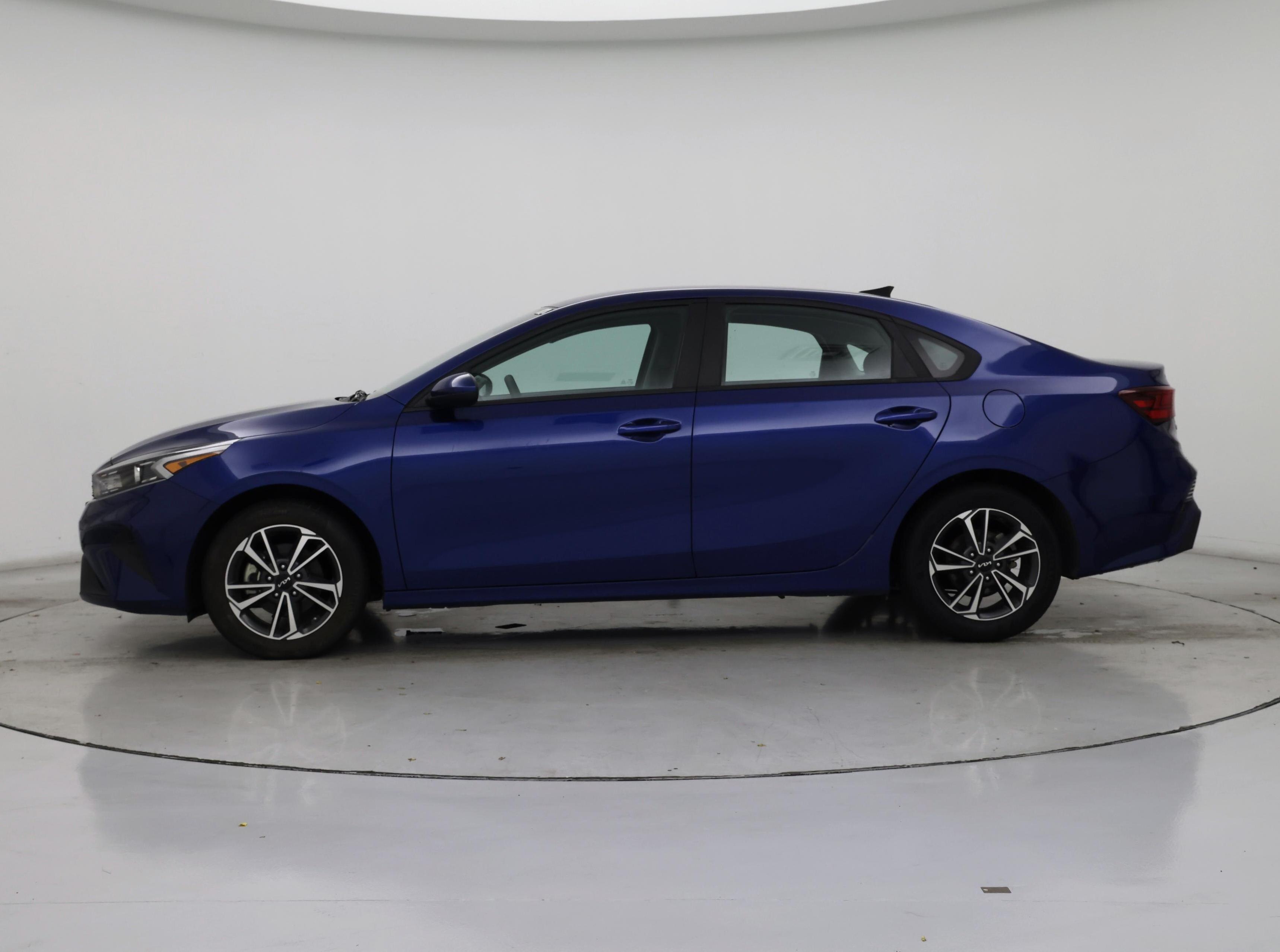 Thumbnail: 2023 Kia Forte - 3