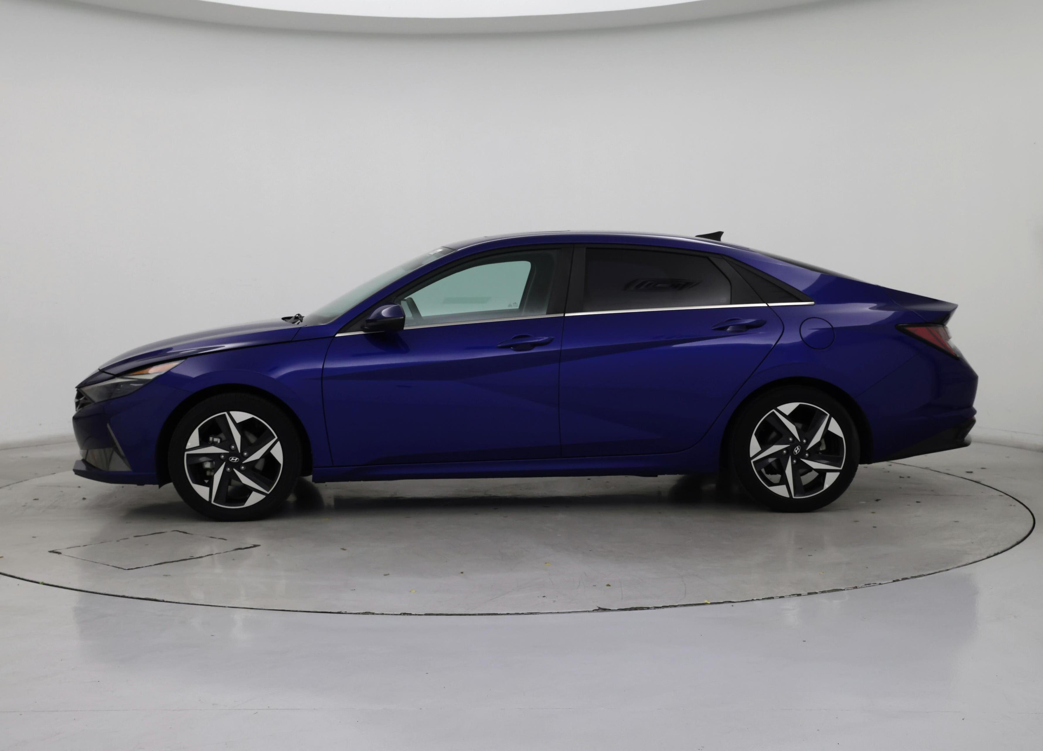 Thumbnail: 2022 Hyundai Elantra - 3