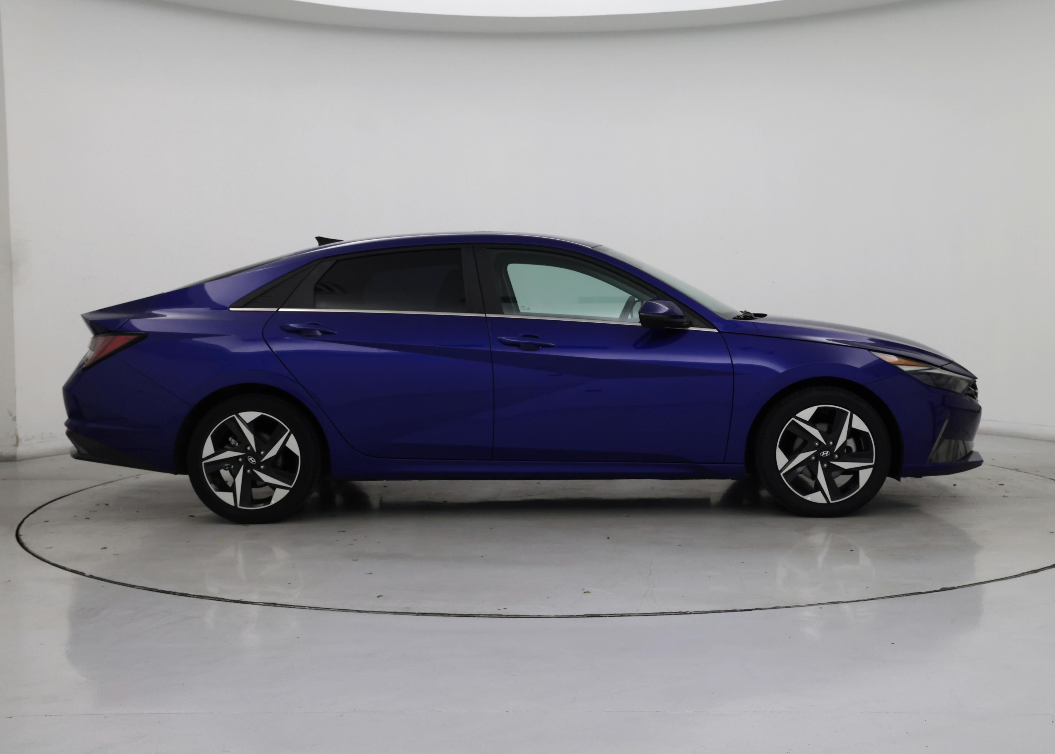 Thumbnail: 2022 Hyundai Elantra - 7
