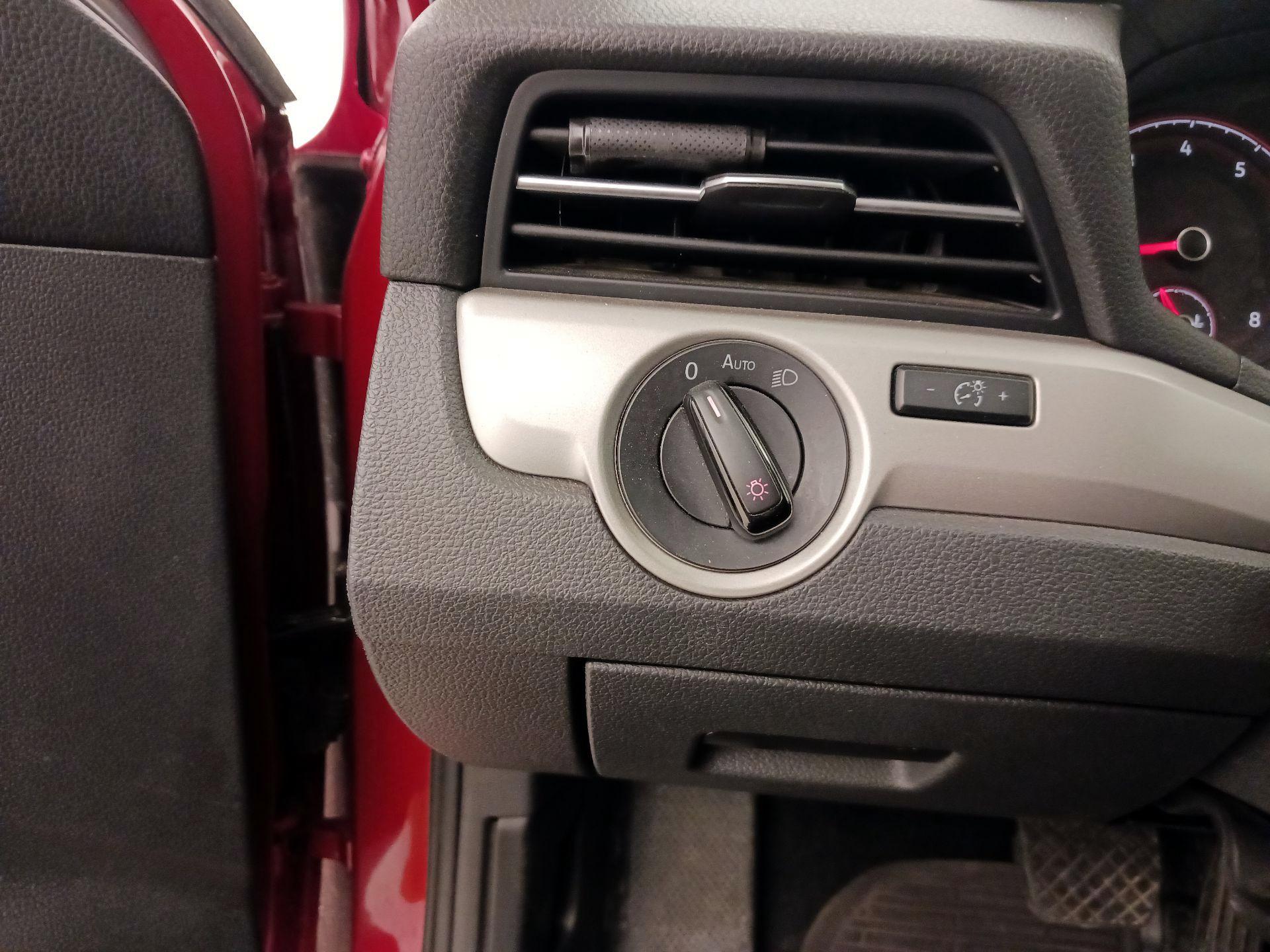 Thumbnail: 2022 Volkswagen Passat - 13