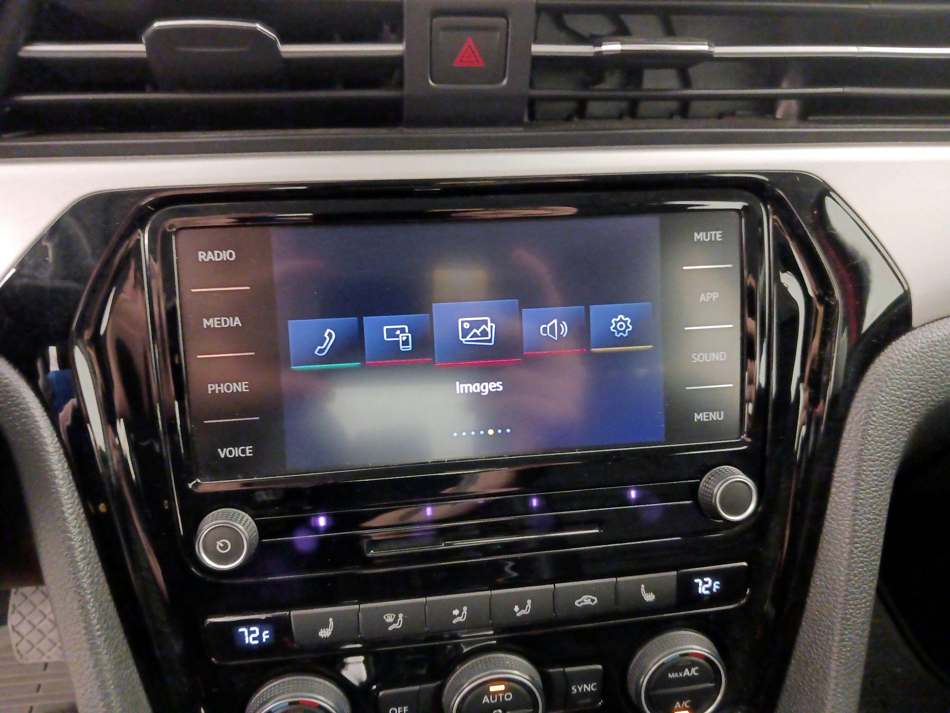 Thumbnail: 2022 Volkswagen Passat - 14