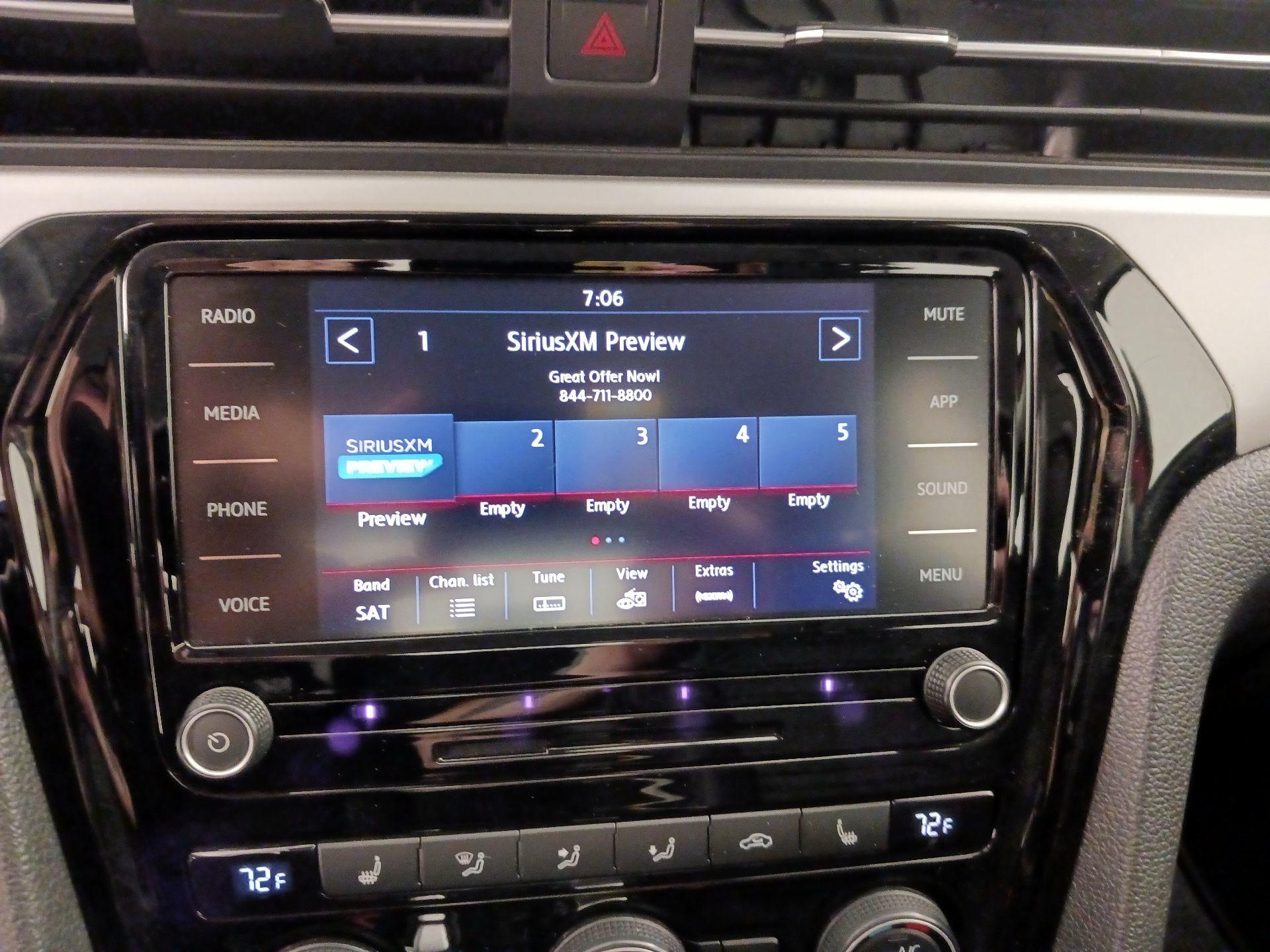 Thumbnail: 2022 Volkswagen Passat - 16