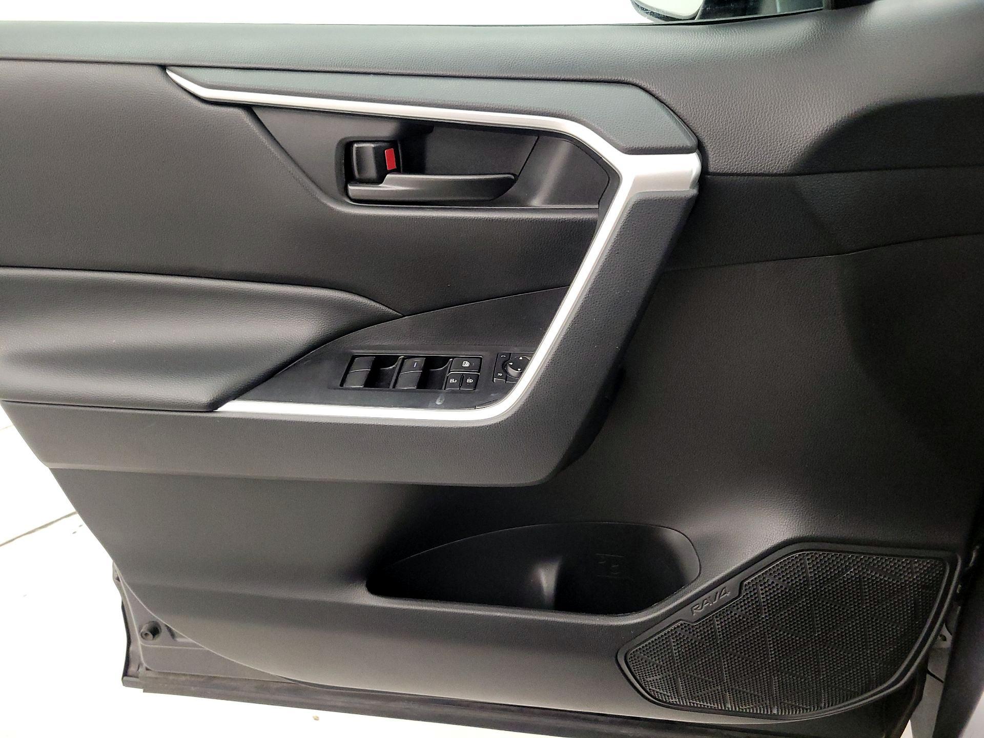 Thumbnail: 2023 Toyota RAV4 - 12