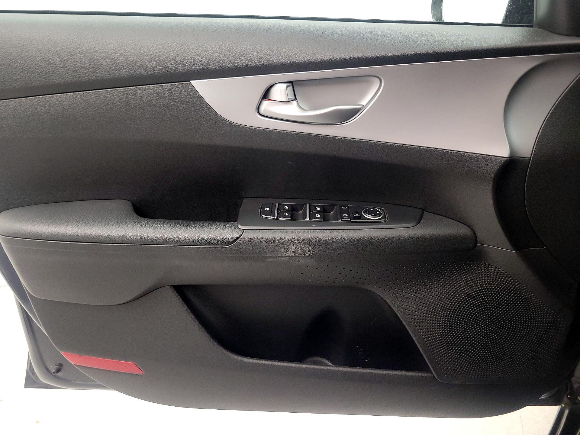Thumbnail: 2023 Kia Forte - 12