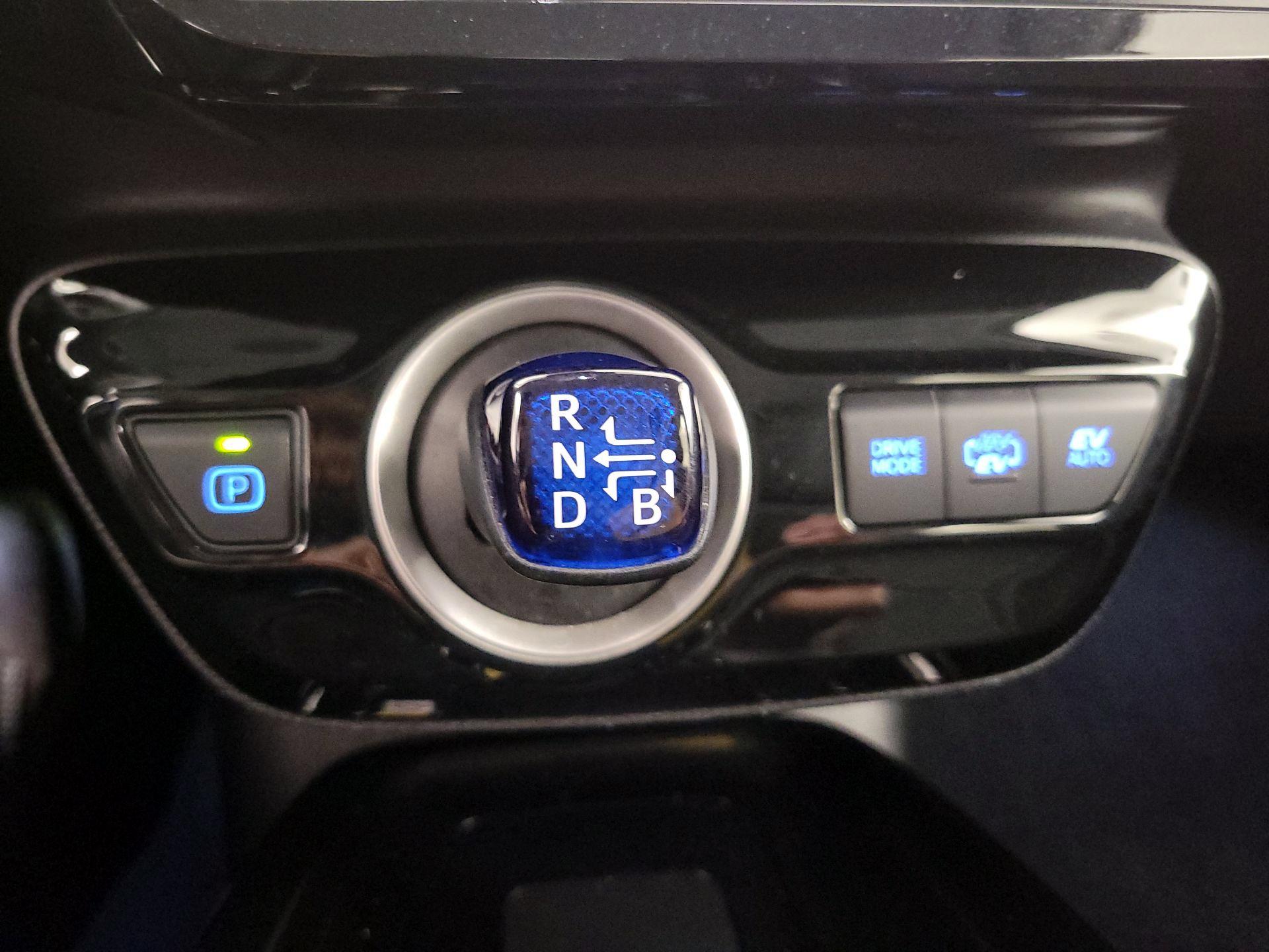 Thumbnail: 2022 Toyota Prius Prime - 18