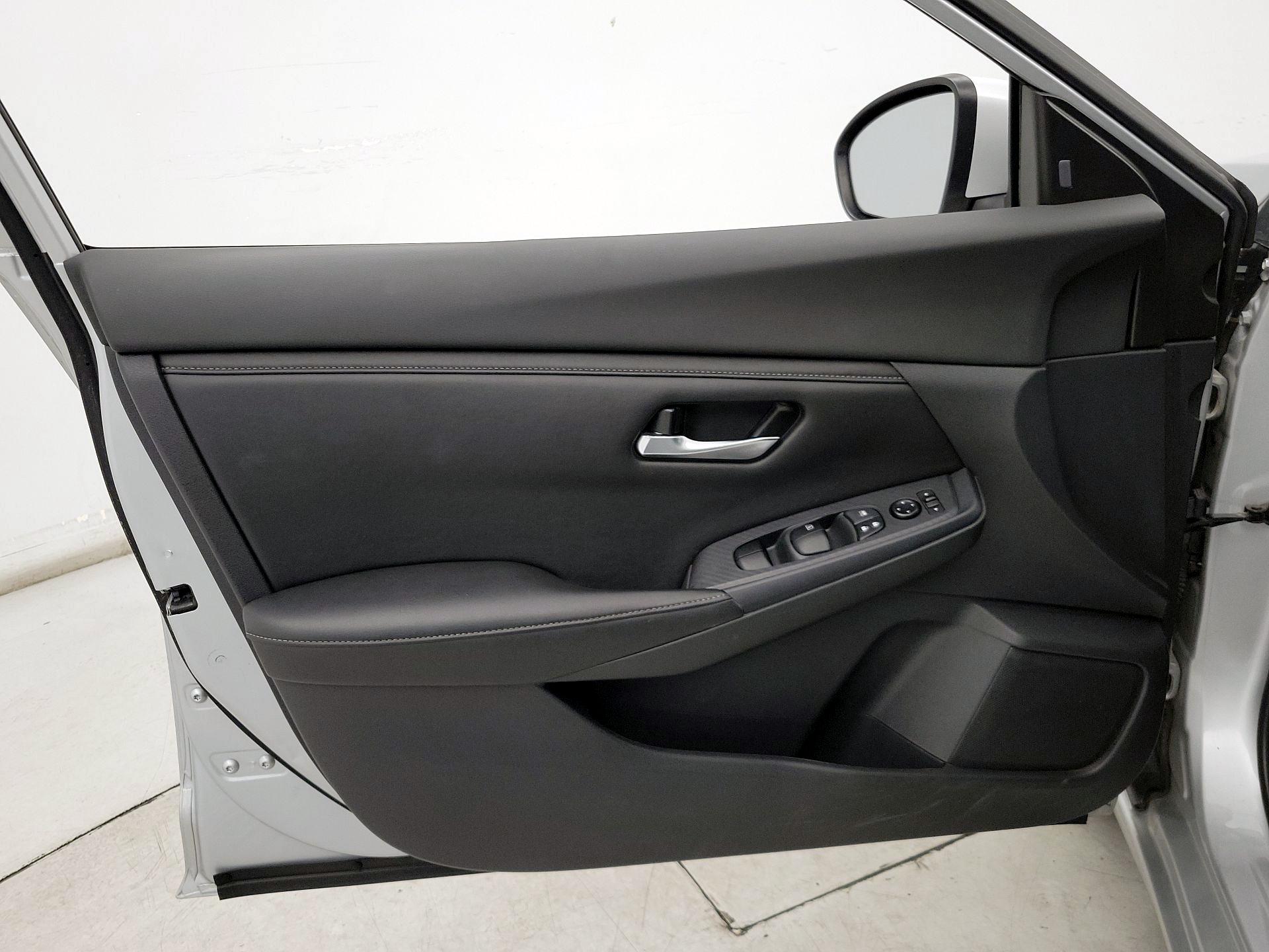 Thumbnail: 2023 Nissan Sentra - 12