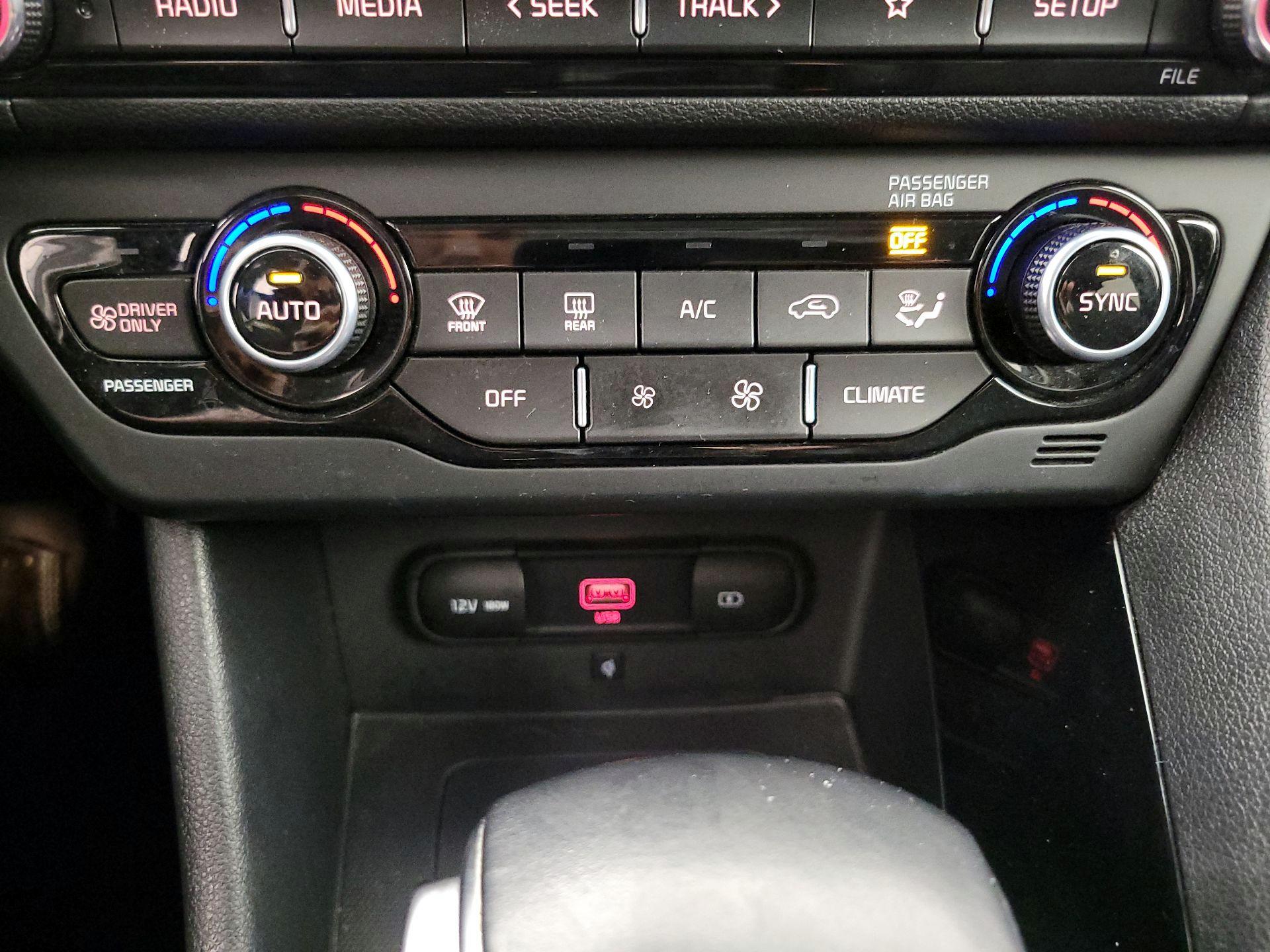 Thumbnail: 2022 Kia Niro - 16