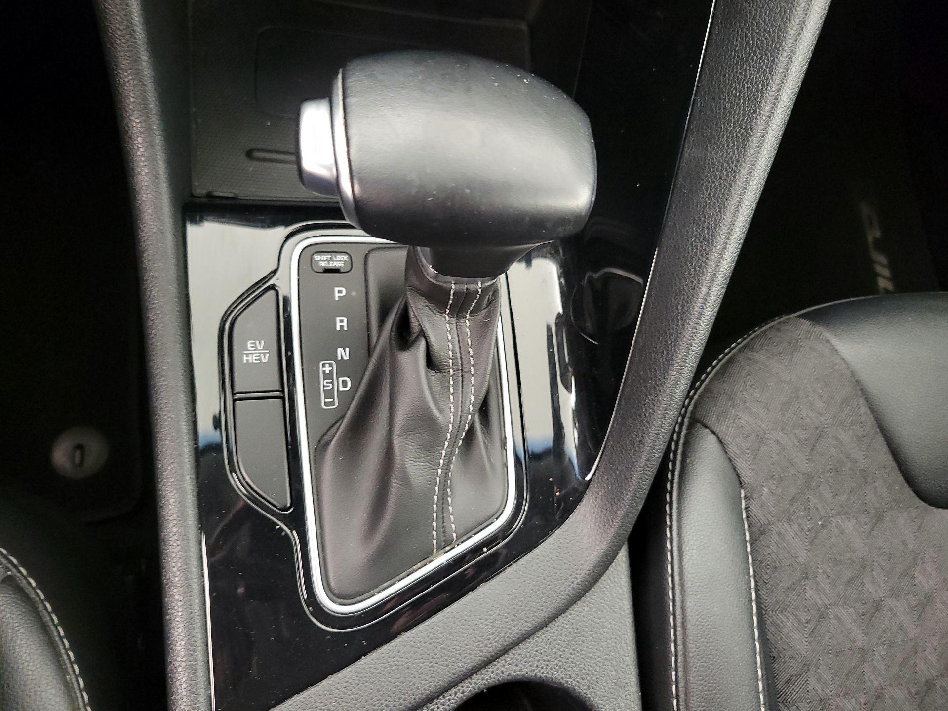 Thumbnail: 2022 Kia Niro - 17