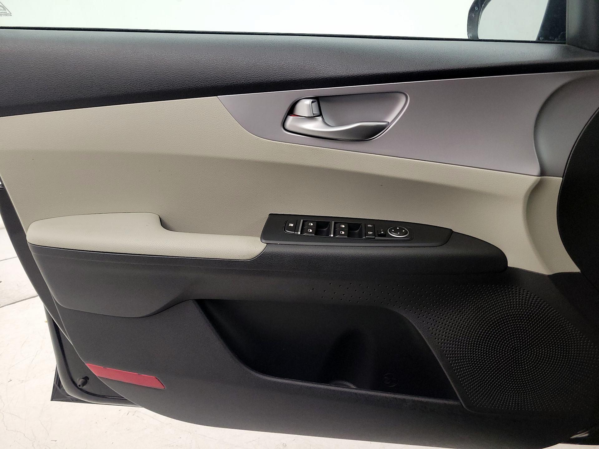 Thumbnail: 2023 Kia Forte - 12