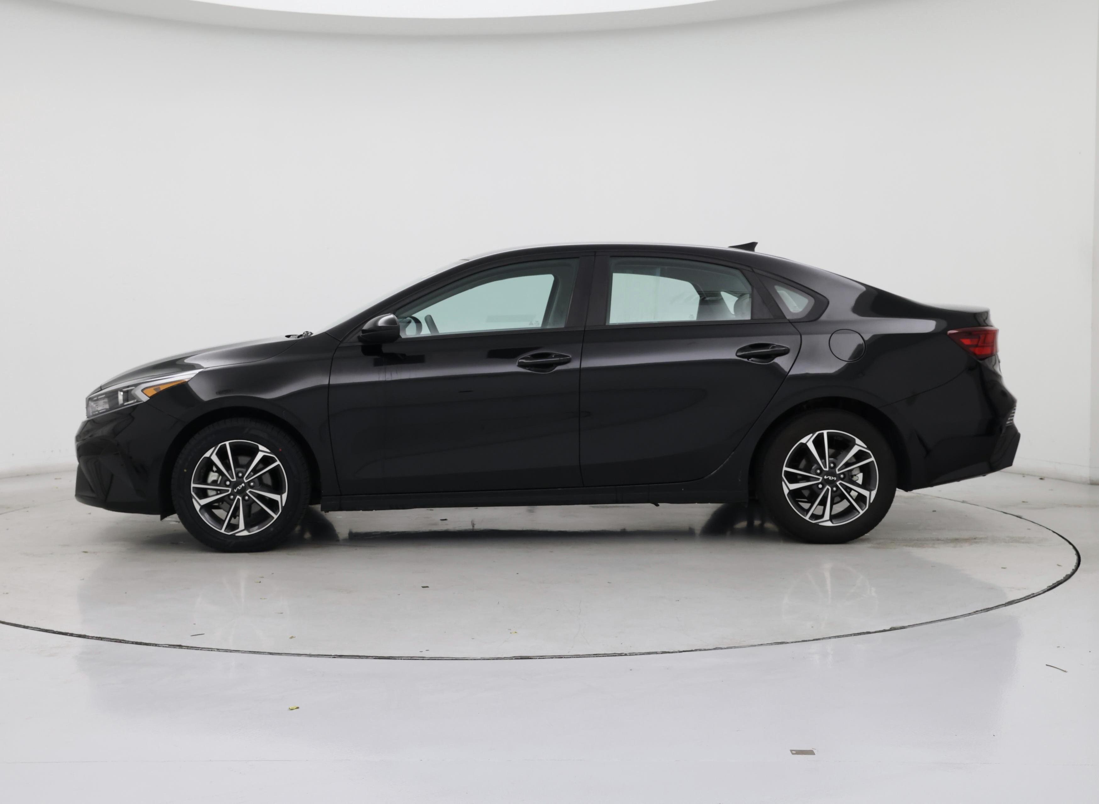 Thumbnail: 2023 Kia Forte - 3