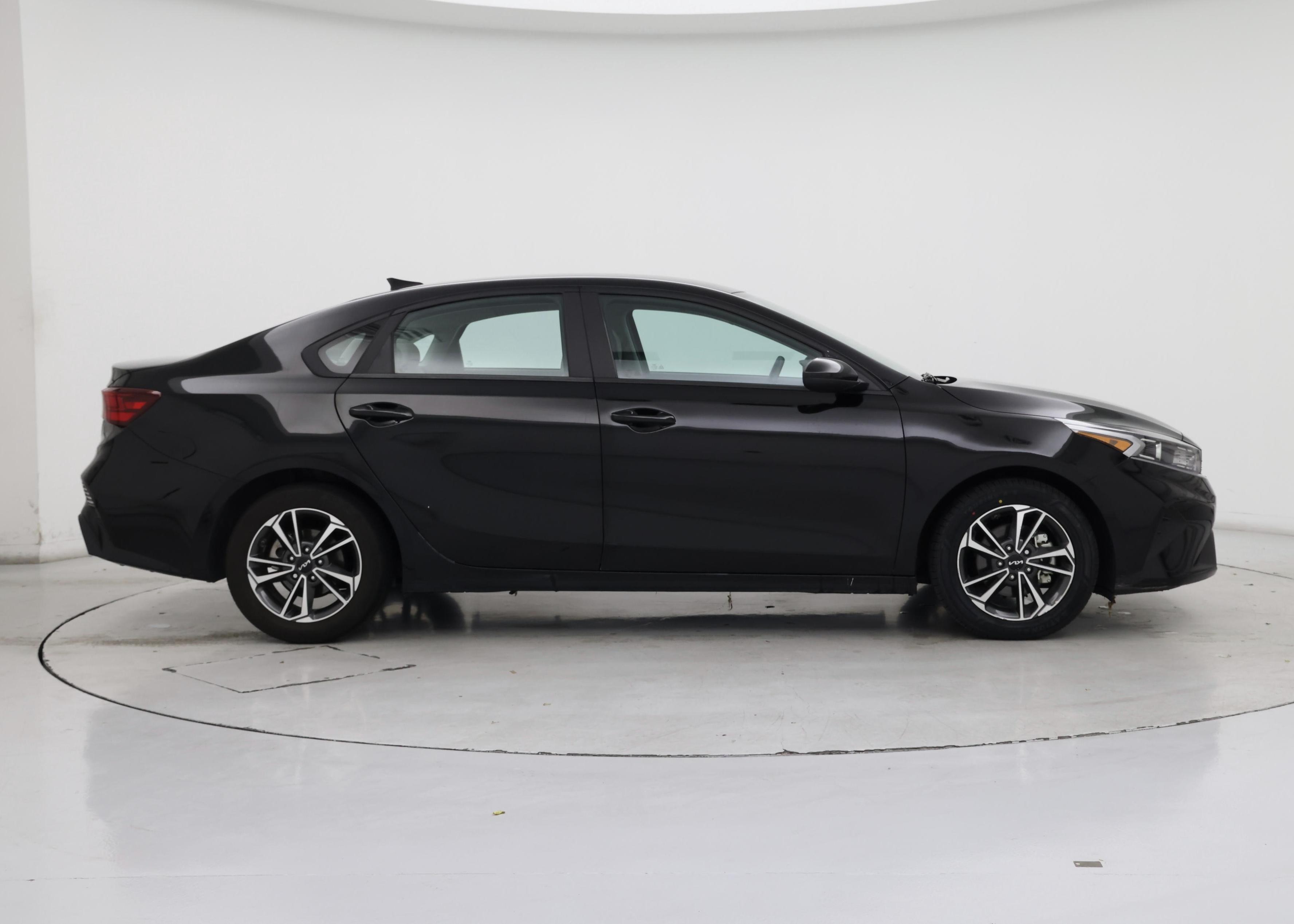 Thumbnail: 2023 Kia Forte - 7