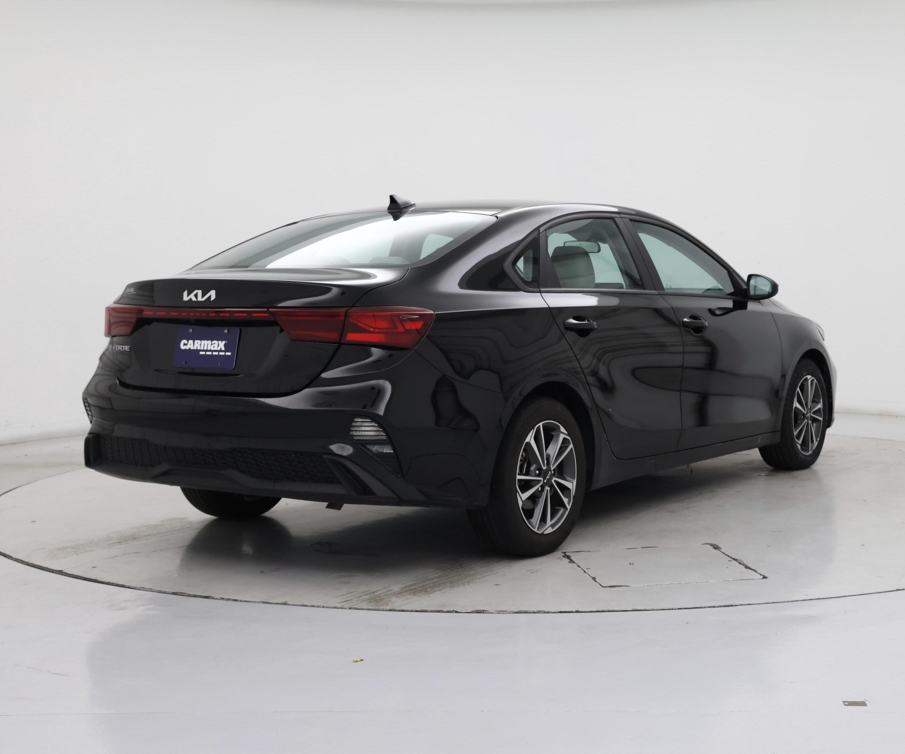 Thumbnail: 2023 Kia Forte - 8