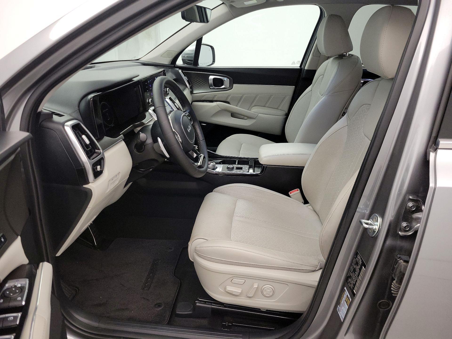Thumbnail: 2023 Kia Sorento - 11