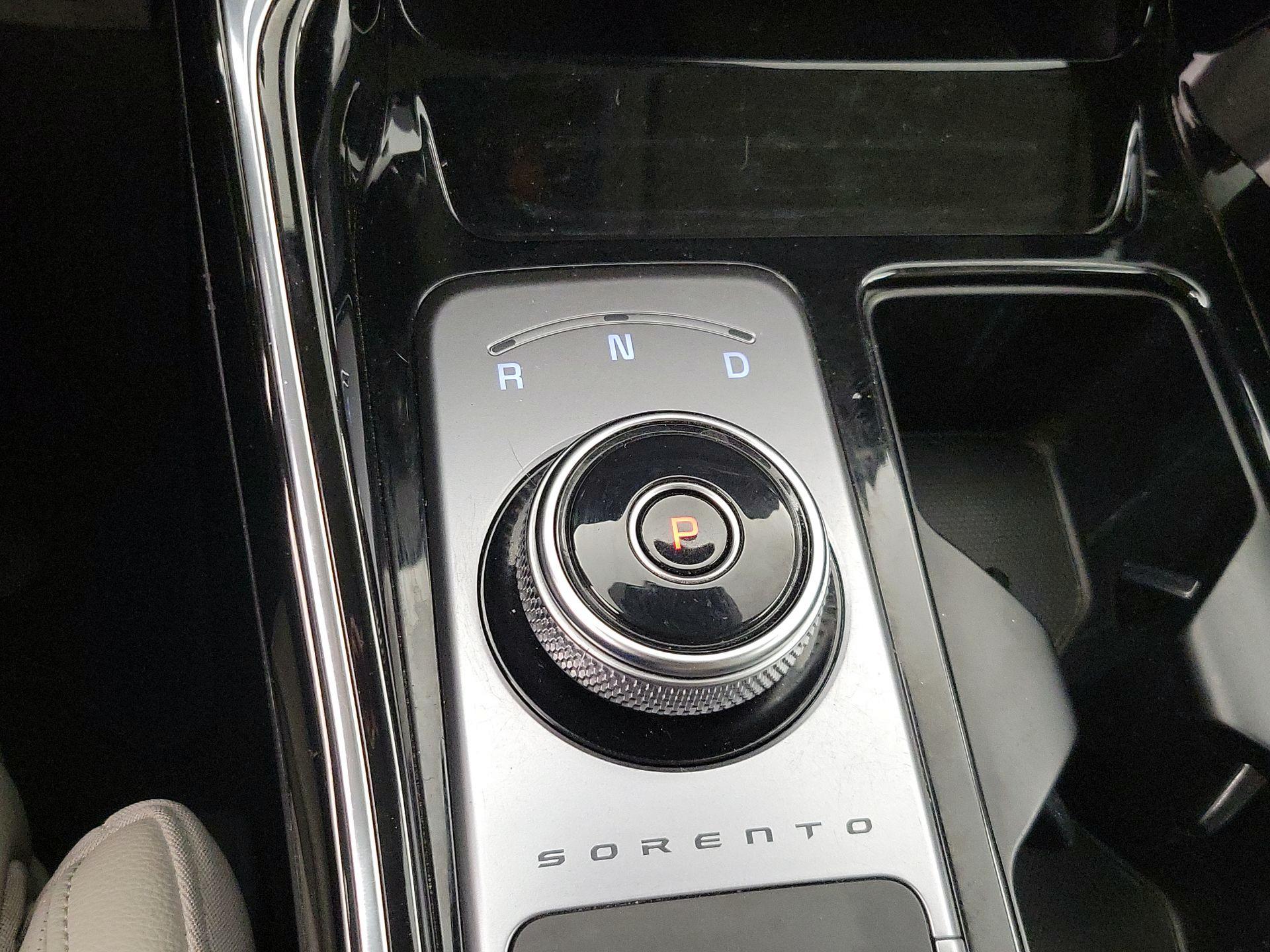 Thumbnail: 2023 Kia Sorento - 18