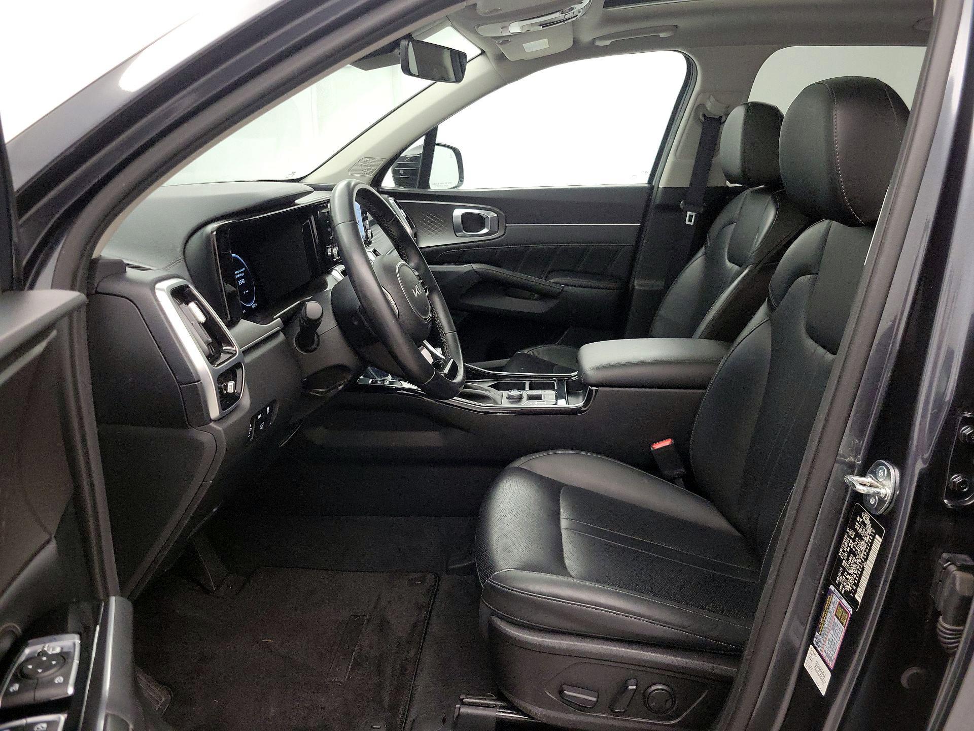 Thumbnail: 2023 Kia Sorento - 11