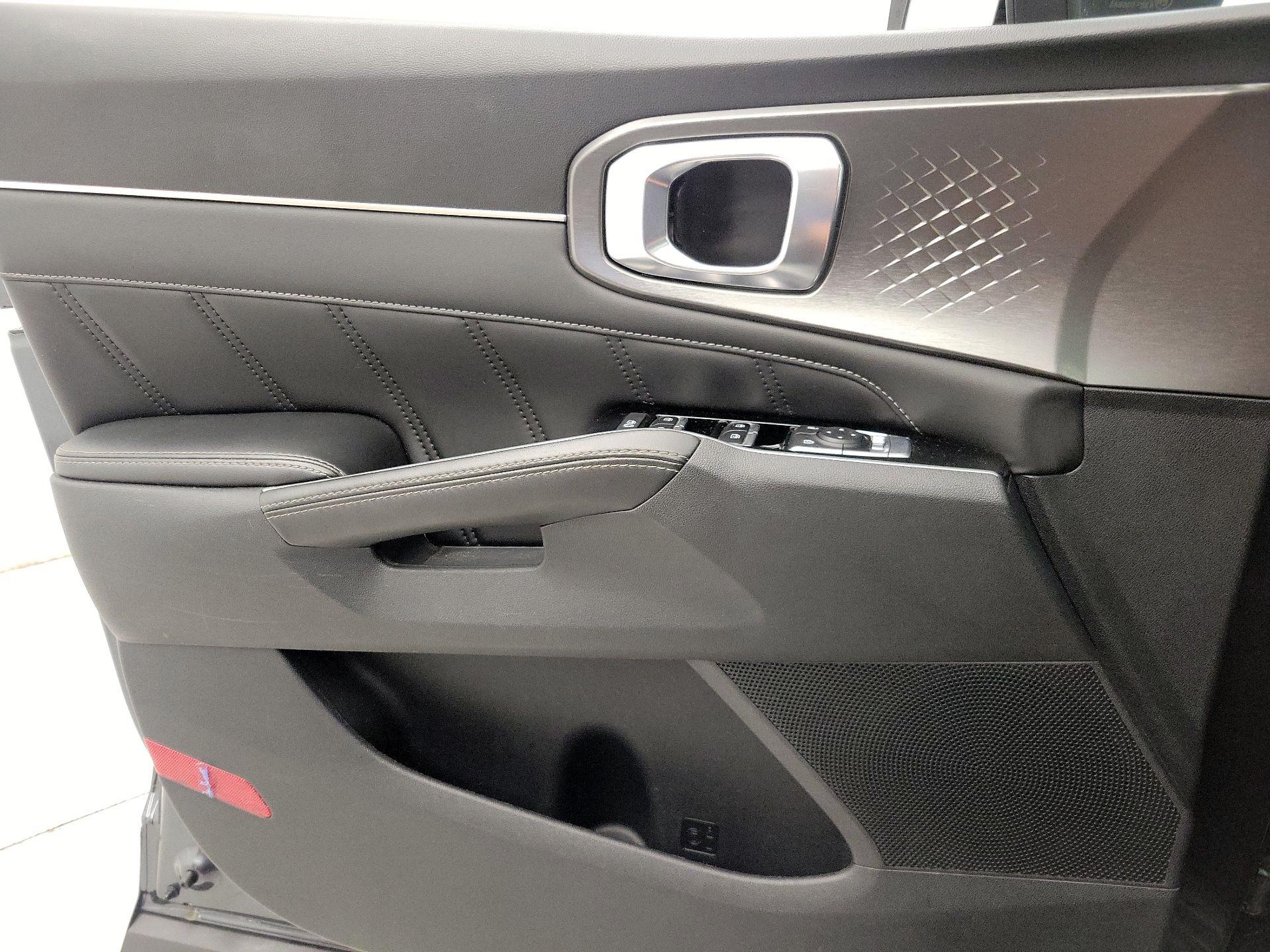 Thumbnail: 2023 Kia Sorento - 12