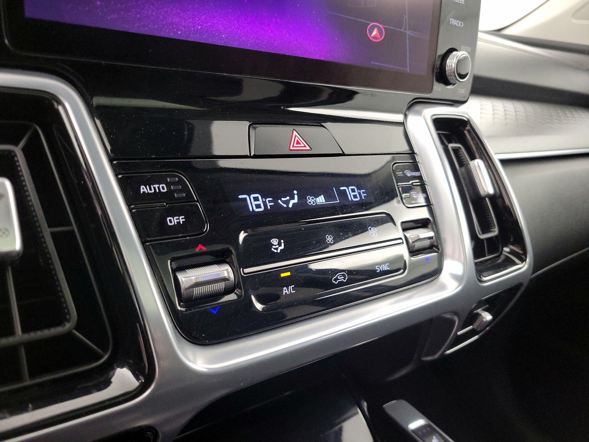 Thumbnail: 2023 Kia Sorento - 17