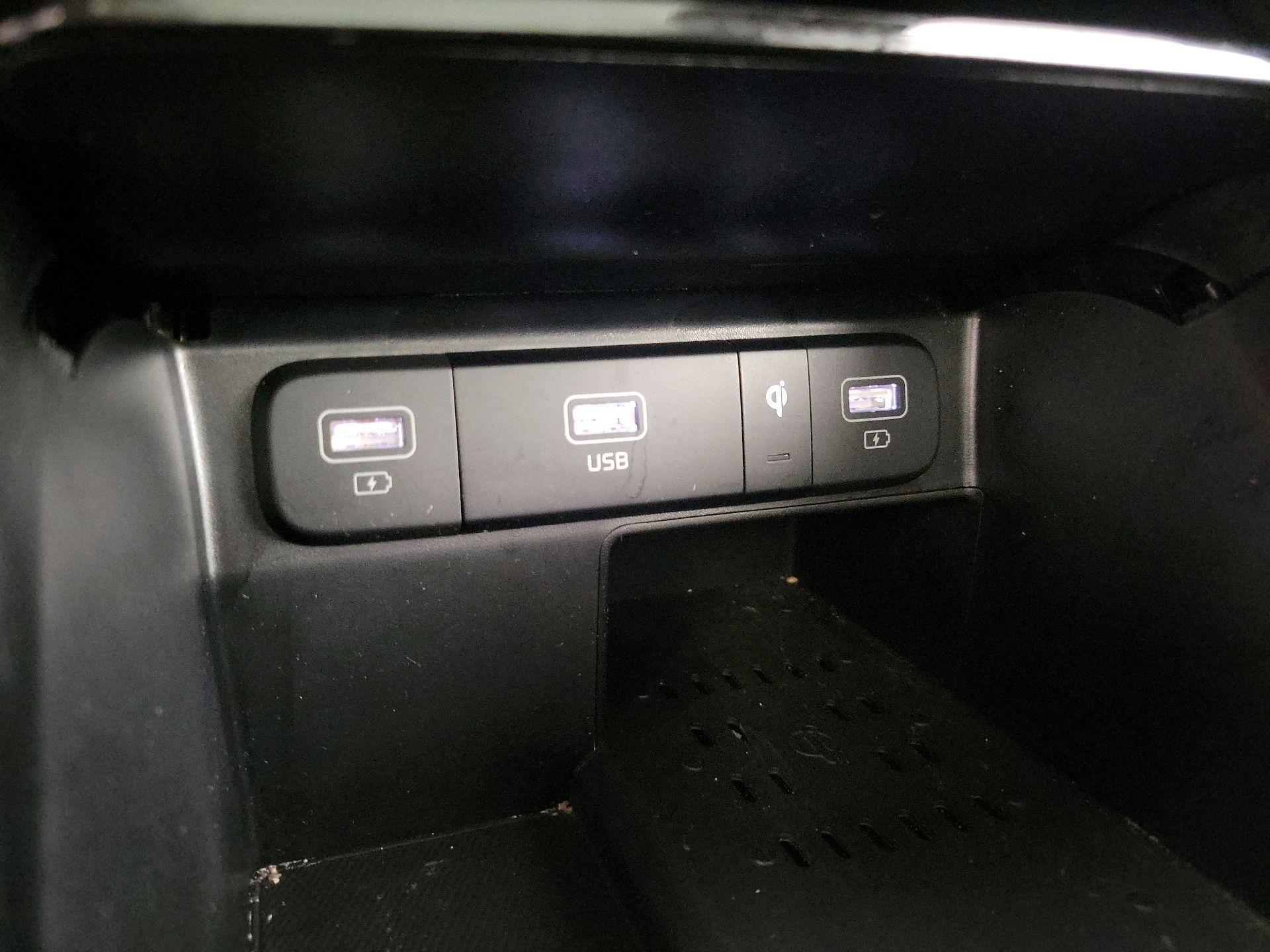 Thumbnail: 2023 Kia Sorento - 19