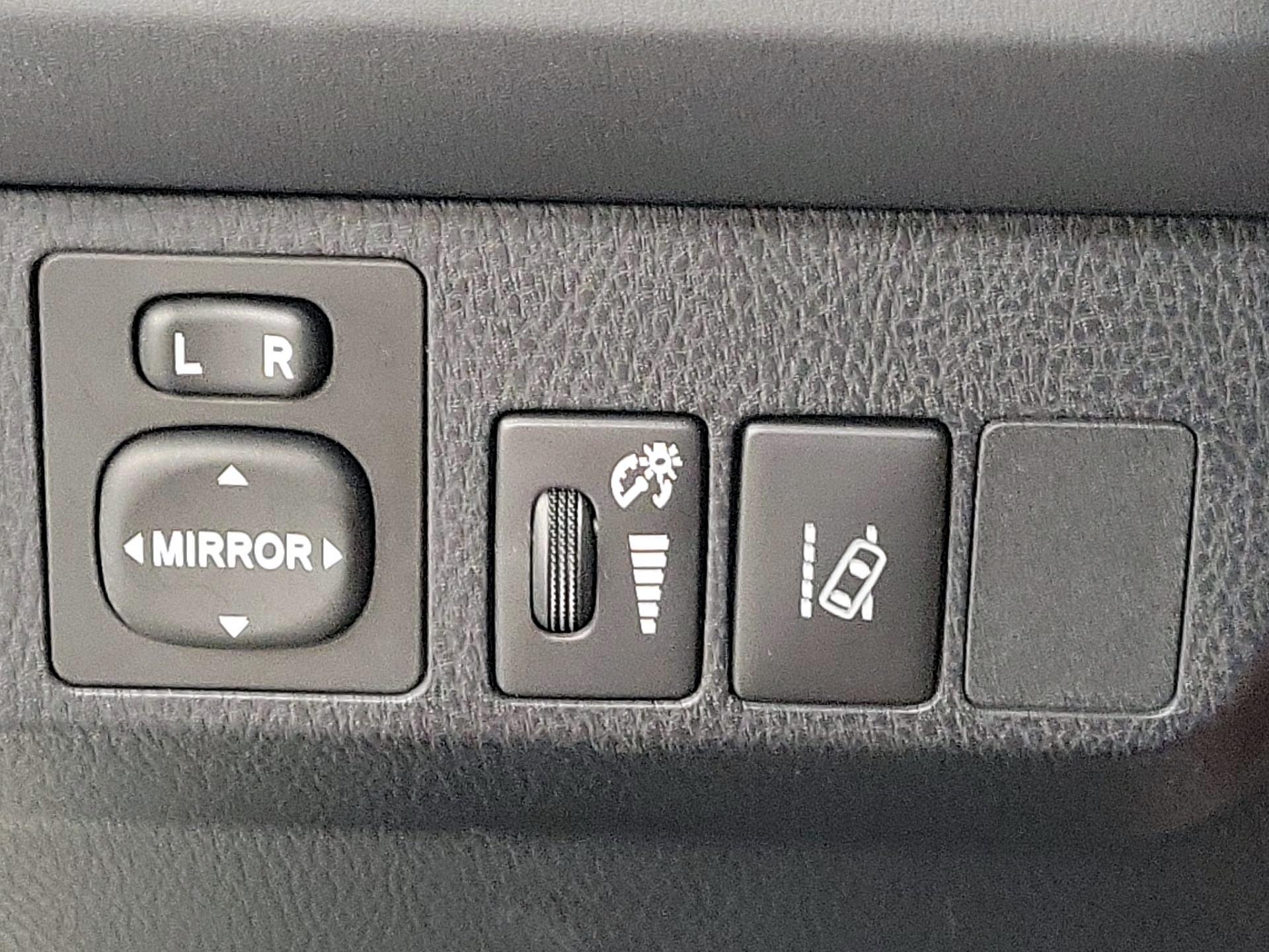 Thumbnail: 2017 Toyota RAV4 - 13
