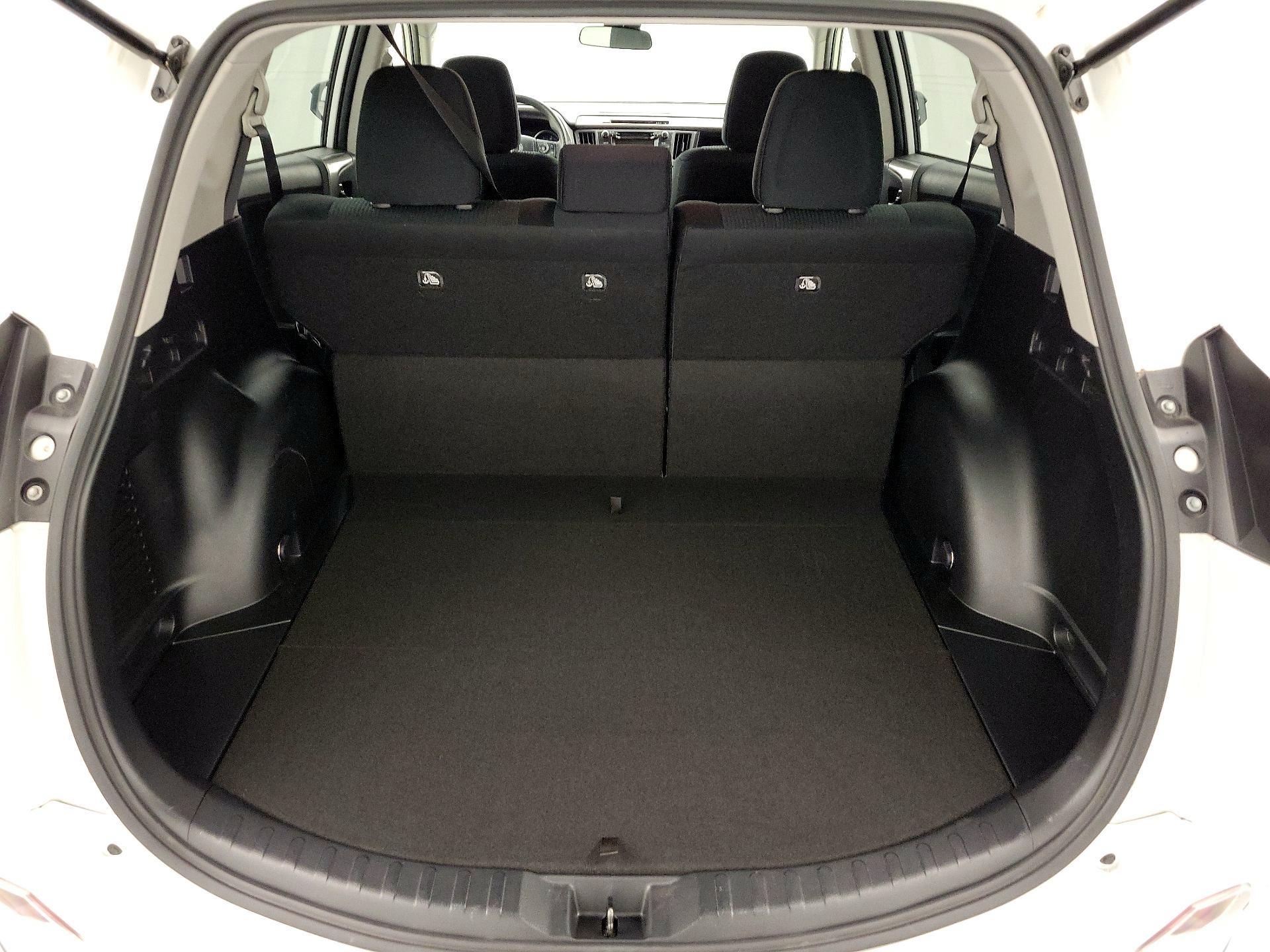 Thumbnail: 2017 Toyota RAV4 - 20