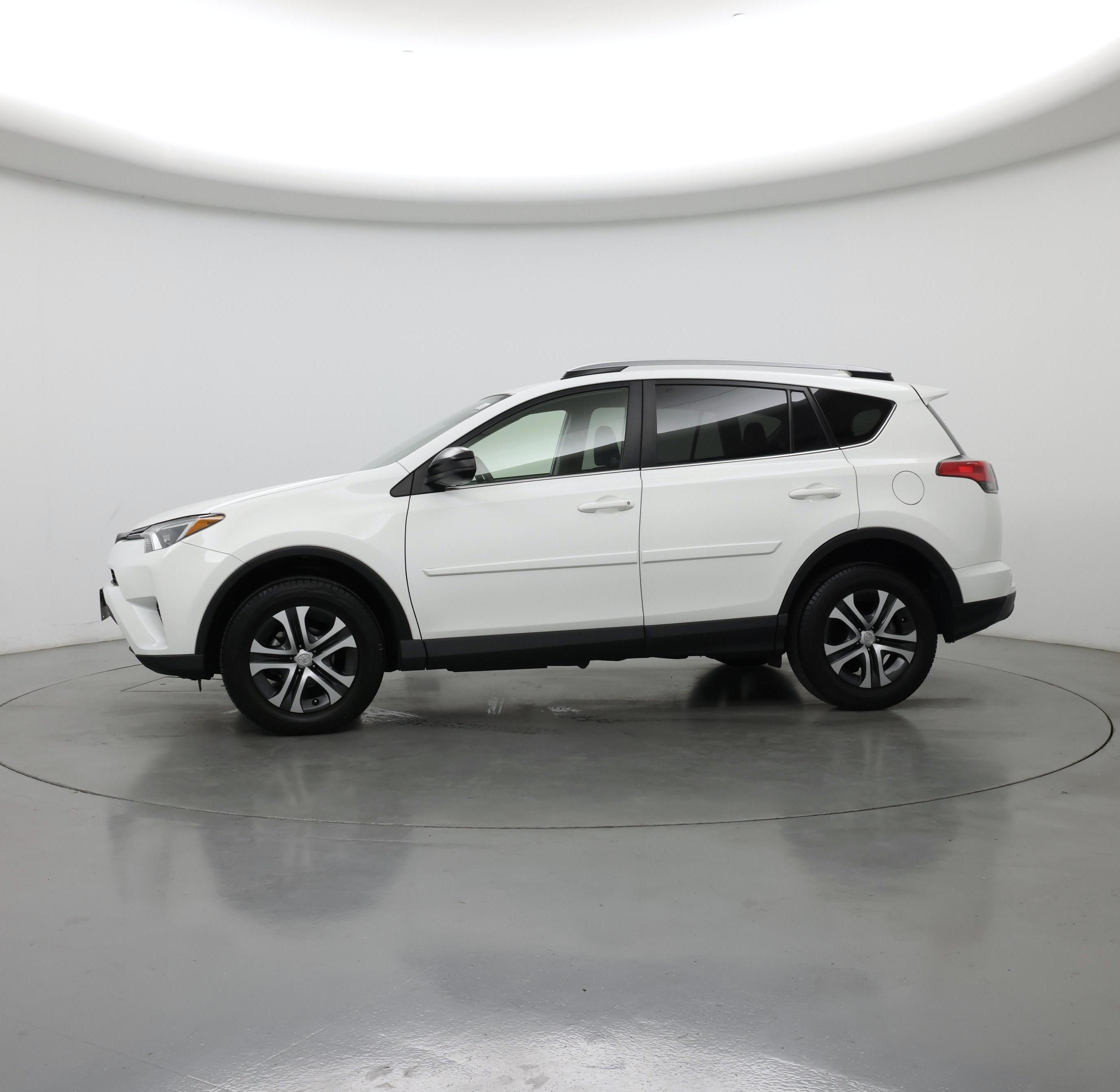 Thumbnail: 2017 Toyota RAV4 - 3