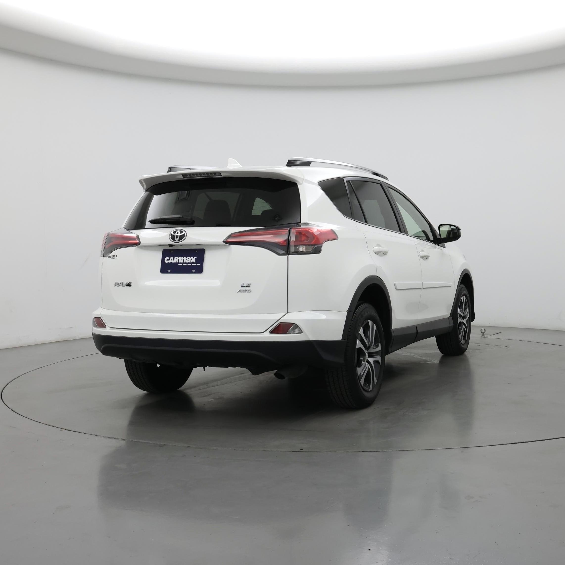 Thumbnail: 2017 Toyota RAV4 - 8