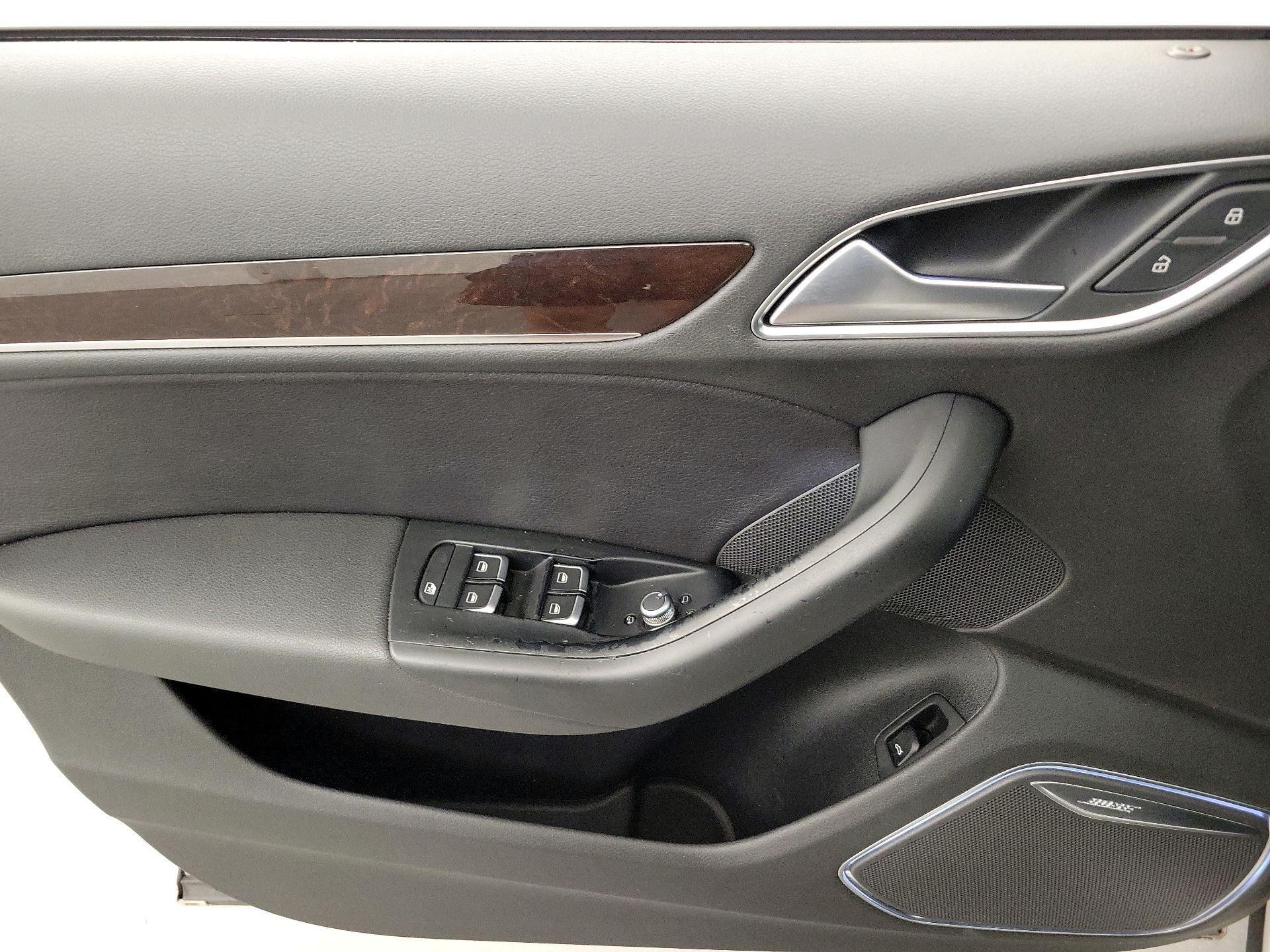 Thumbnail: 2015 Audi Q3 - 12