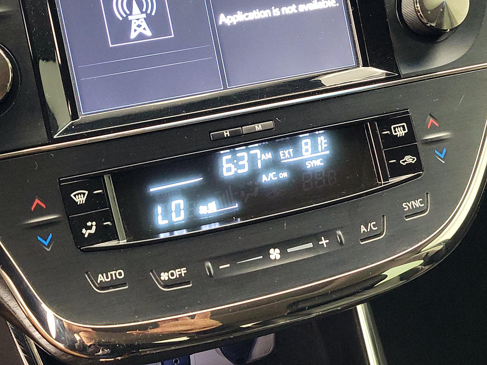 Thumbnail: 2016 Toyota Avalon - 16