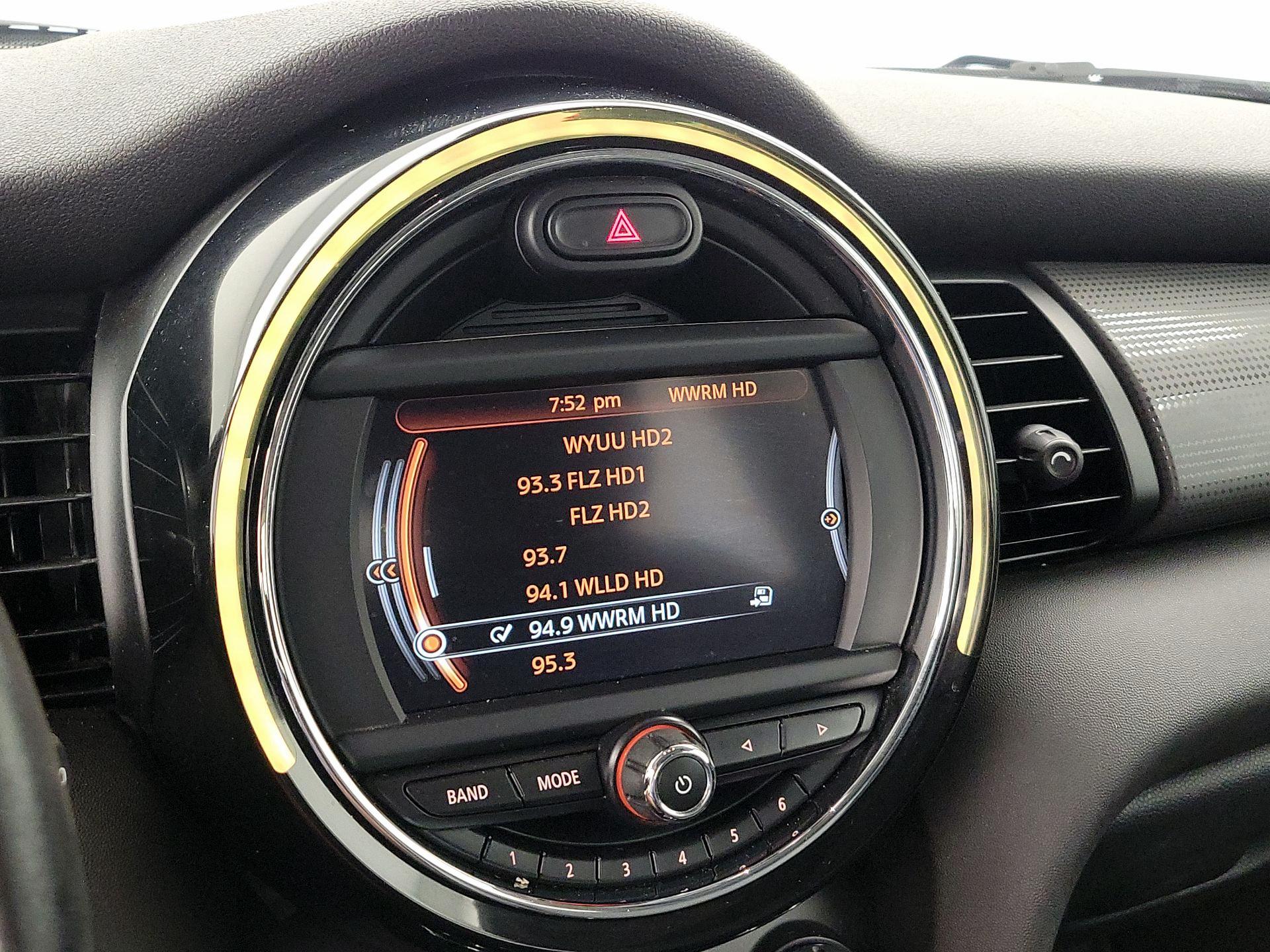 Thumbnail: 2015 MINI Cooper Hardtop - 15