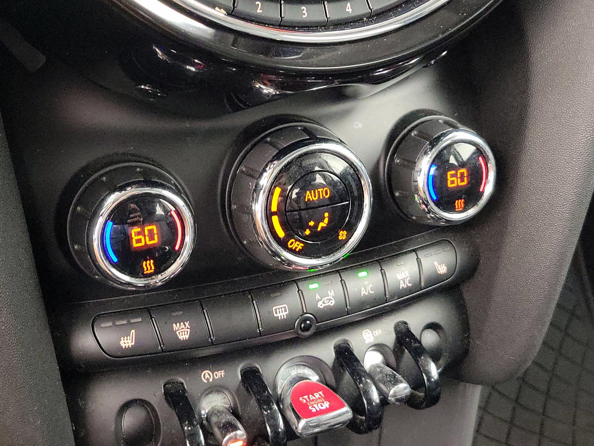 Thumbnail: 2015 MINI Cooper Hardtop - 16