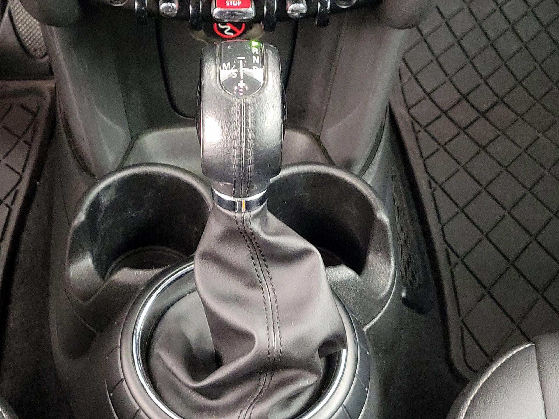 Thumbnail: 2015 MINI Cooper Hardtop - 17