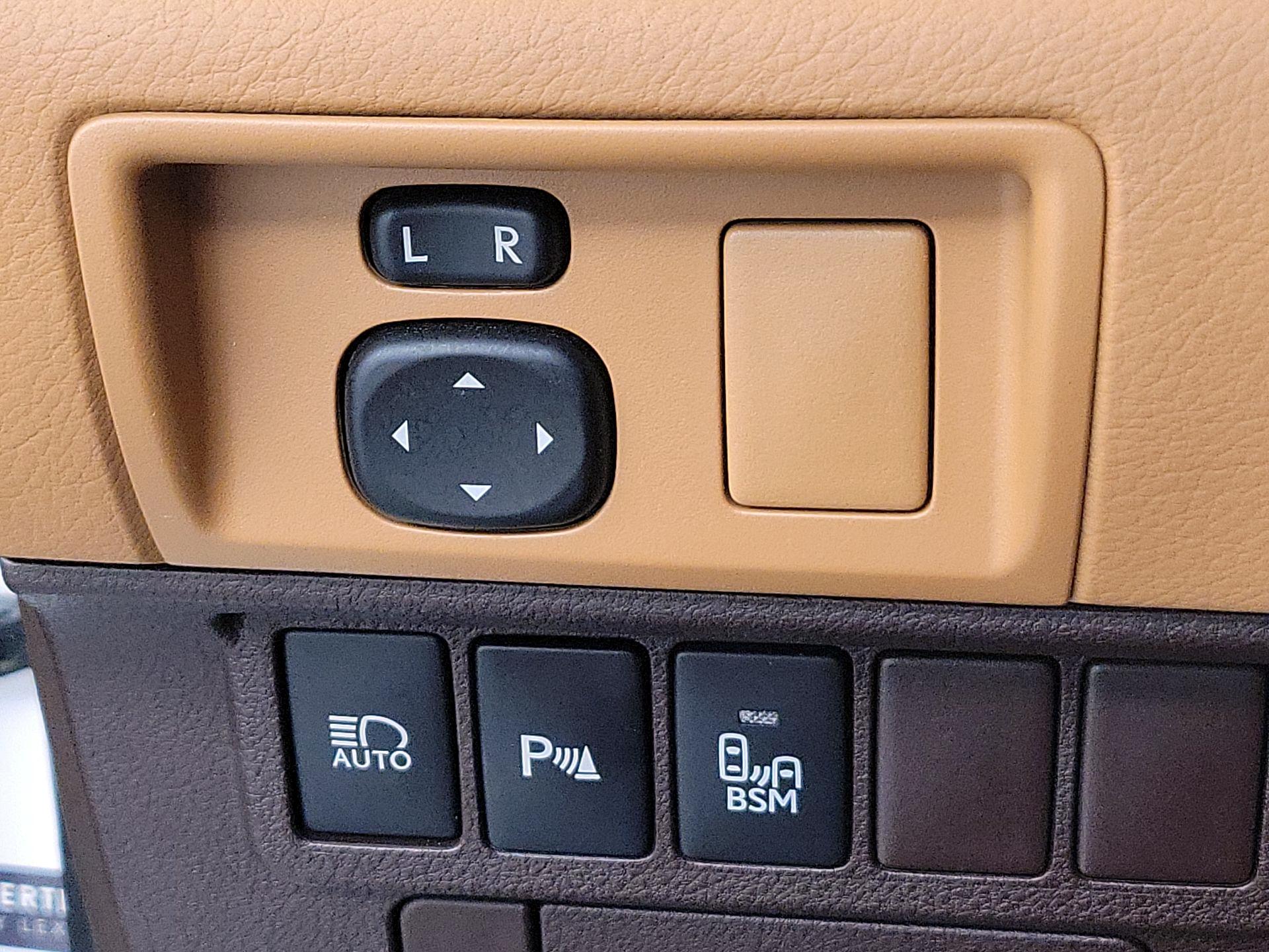 Thumbnail: 2016 Lexus ES - 13