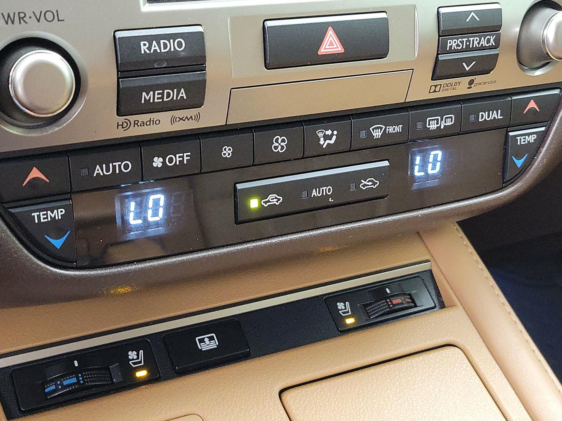 Thumbnail: 2016 Lexus ES - 17