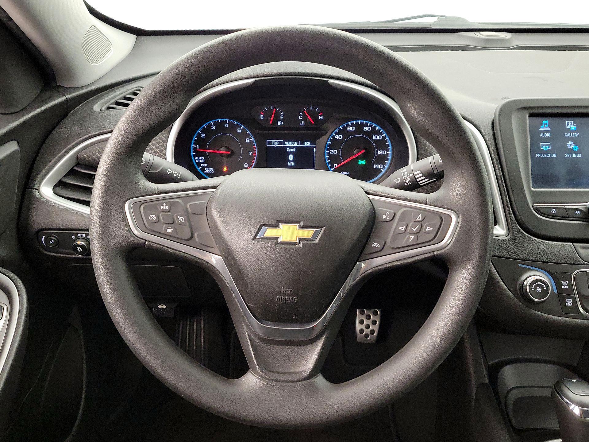 Thumbnail: 2016 Chevrolet Malibu - 10