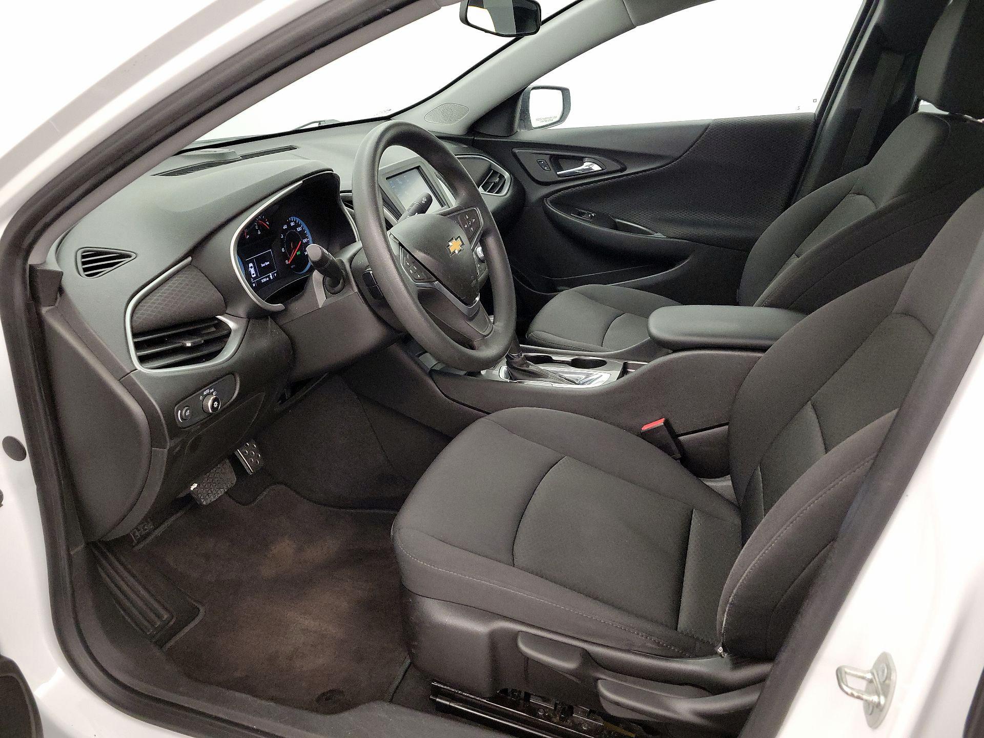 Thumbnail: 2016 Chevrolet Malibu - 11