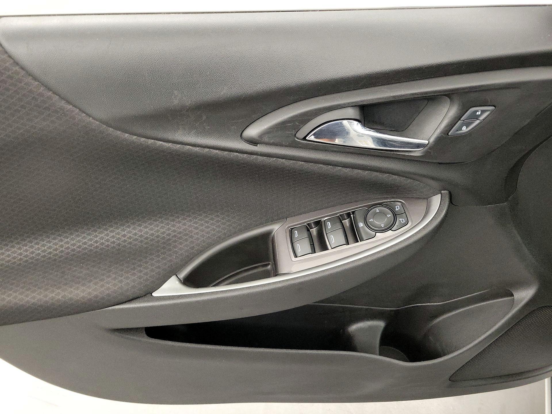 Thumbnail: 2016 Chevrolet Malibu - 12