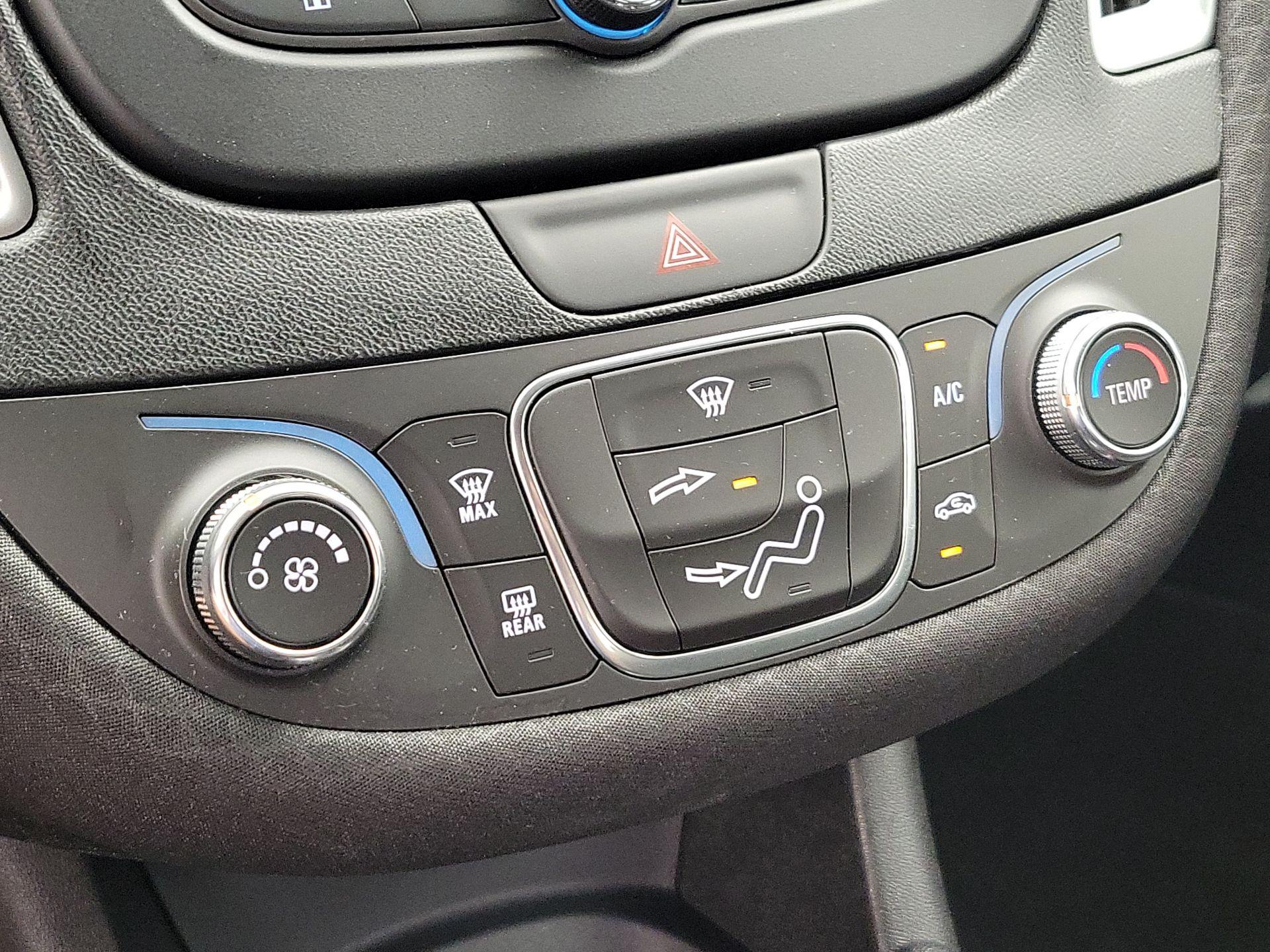Thumbnail: 2016 Chevrolet Malibu - 16