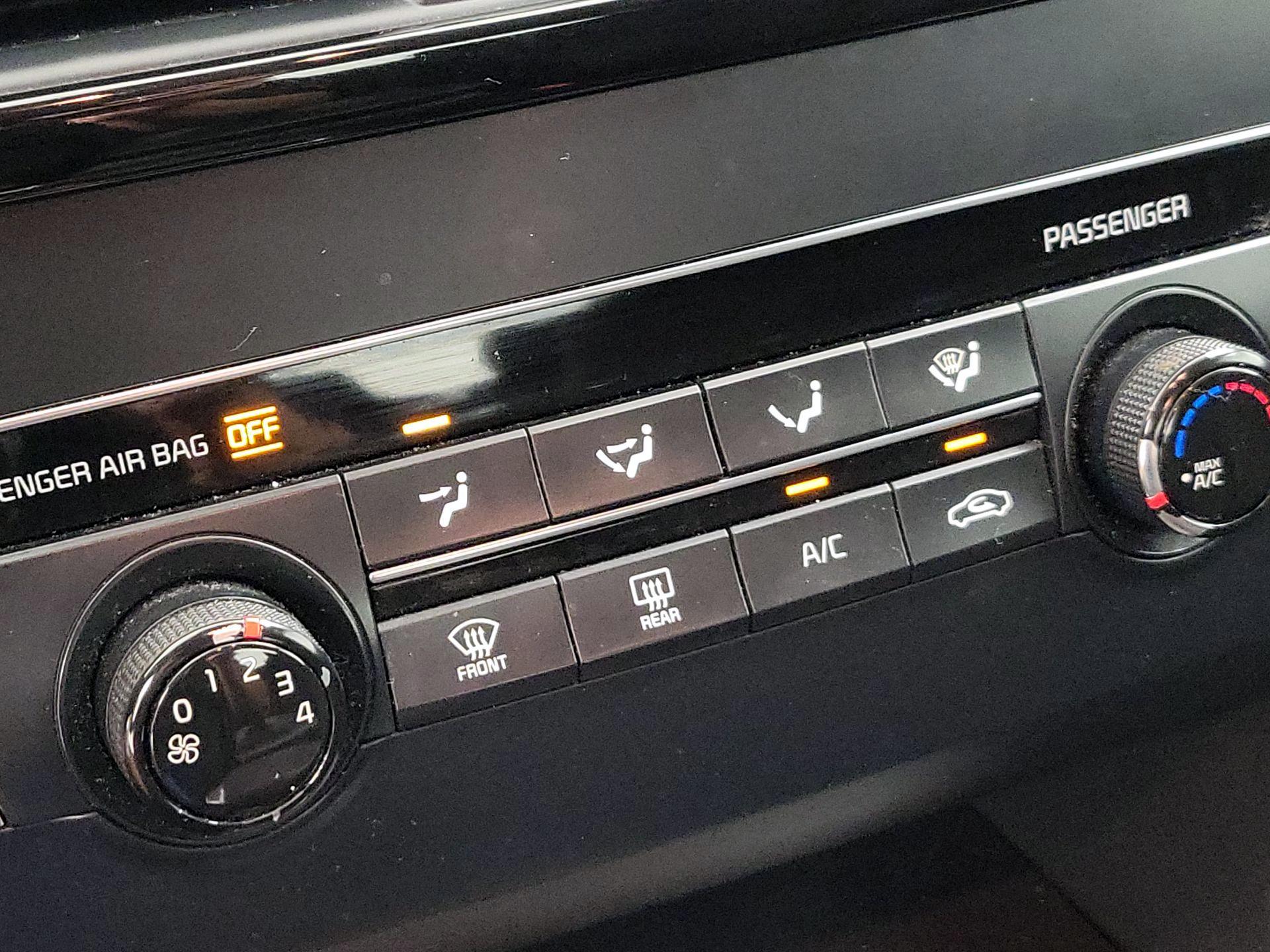 Thumbnail: 2017 Kia Optima - 16