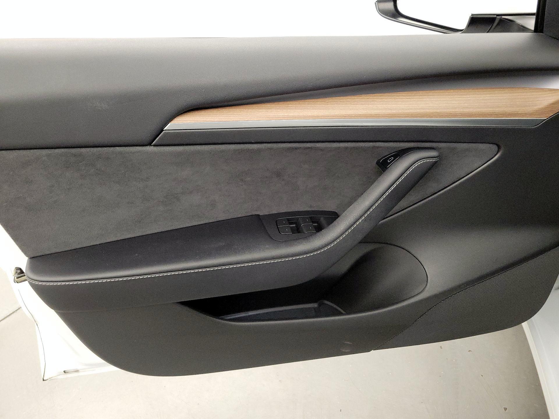 Thumbnail: 2022 Tesla Model 3 - 12