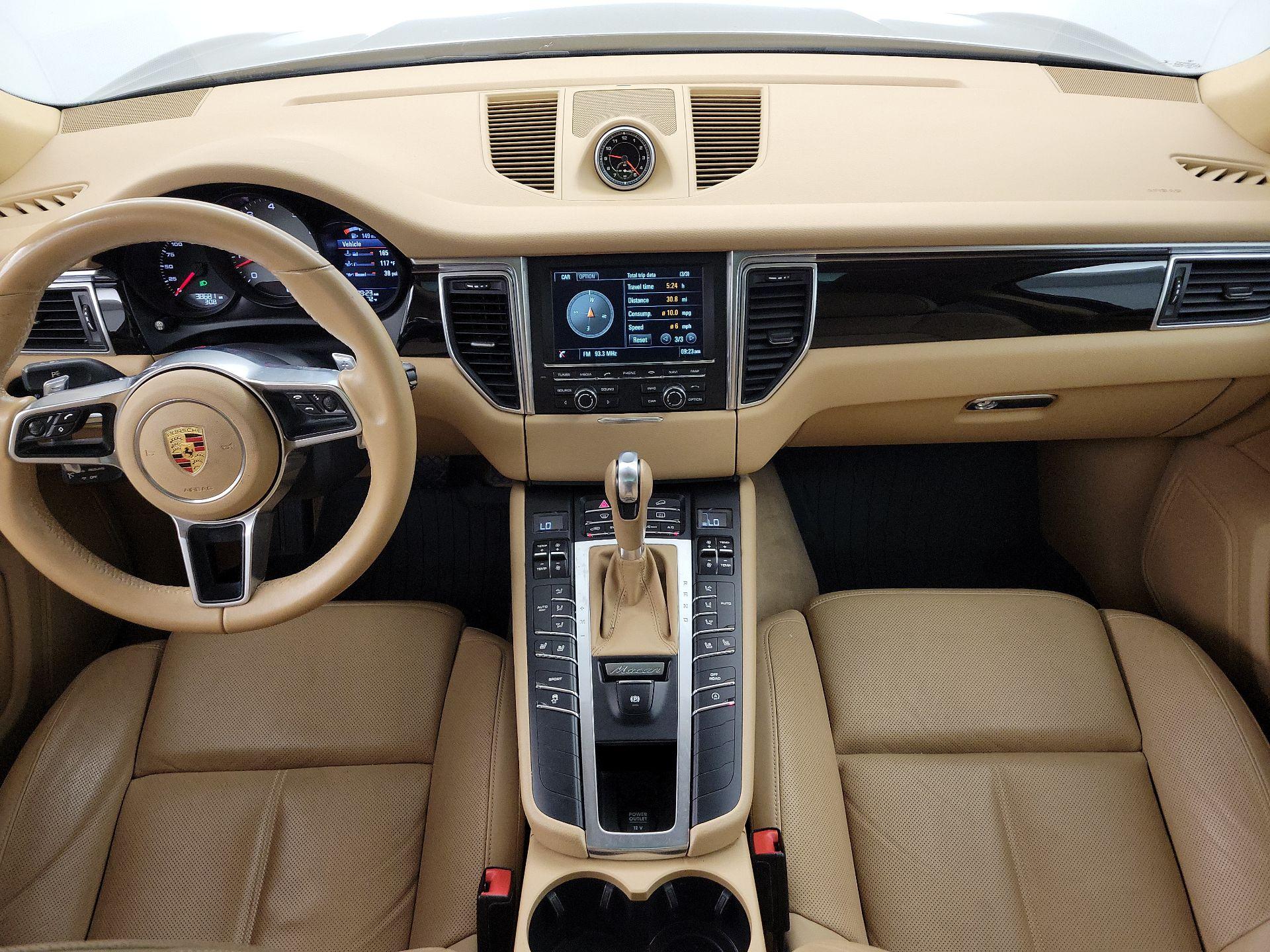 Thumbnail: 2016 Porsche Macan - 9